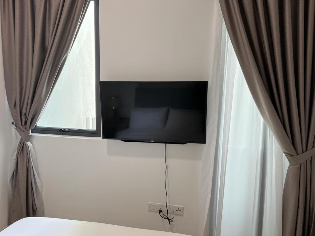 Comportable studio room klcc view pool