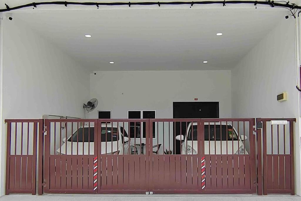 Single Storey Homestay Sitiawan 3R2B Feb Moment Homestay photo 3