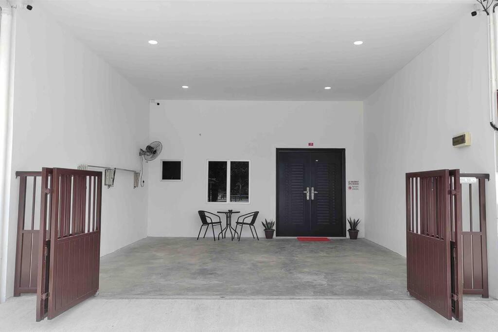 Single Storey Homestay Sitiawan 3R2B Feb Moment Homestay photo 6