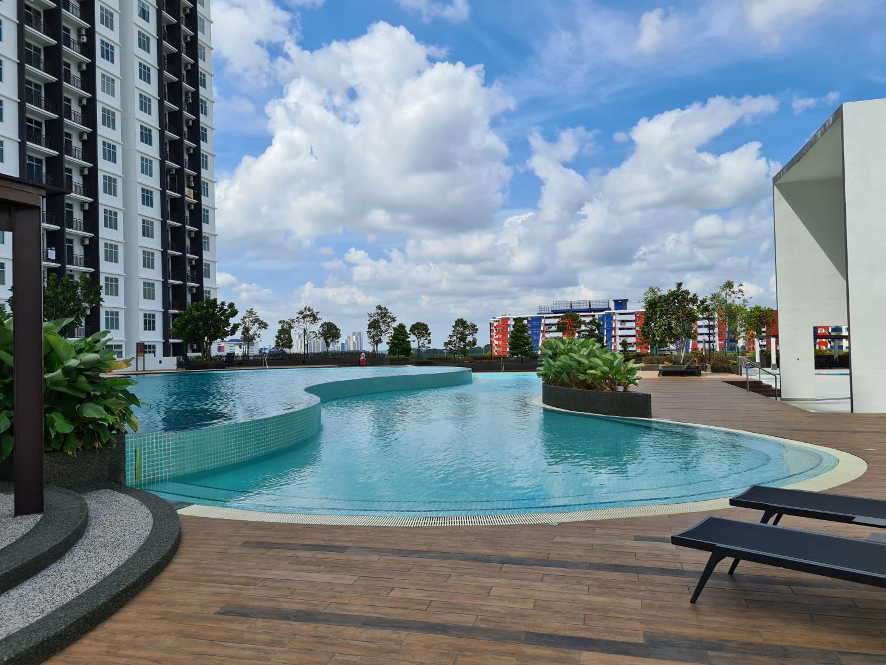 Eid2 SKS Habitat Larkin-3BR Family Friendly up to 10Pax - 9 Beds- Free Wifi Pool Parking Gym & Preminum facilities