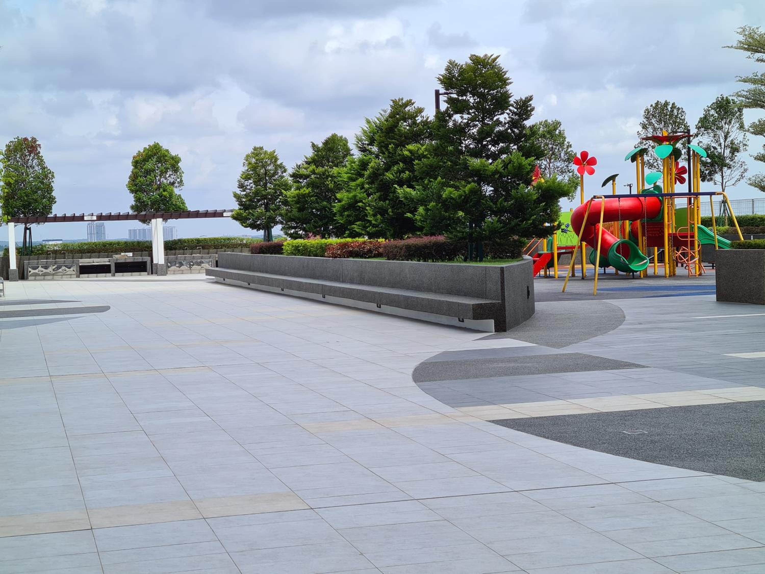 Eid2 SKS Habitat Larkin-3BR Family Friendly up to 10Pax - 9 Beds- Free Wifi Pool Parking Gym & Preminum facilities