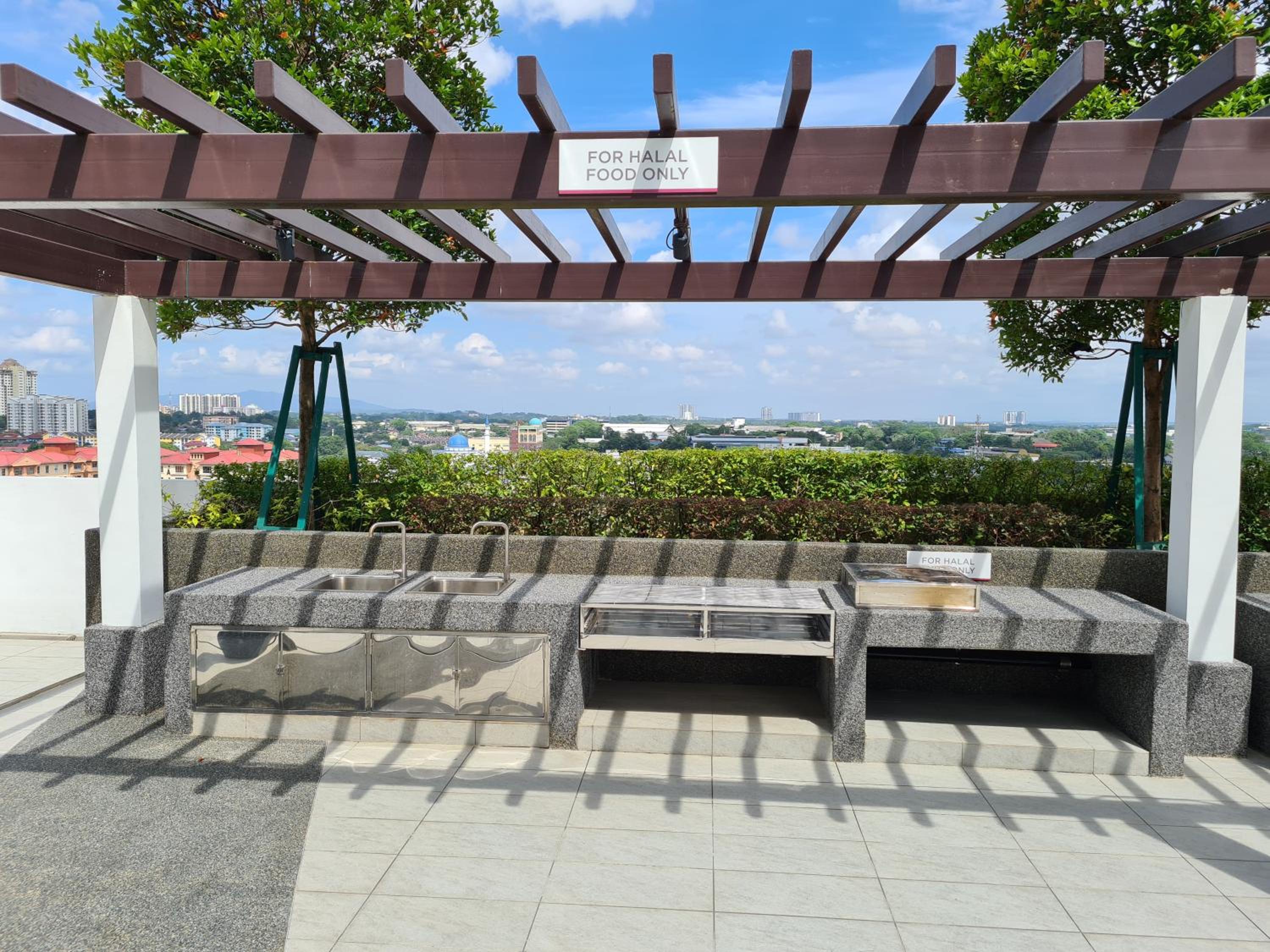 Eid2 SKS Habitat Larkin-3BR Family Friendly up to 10Pax - 9 Beds- Free Wifi Pool Parking Gym & Preminum facilities