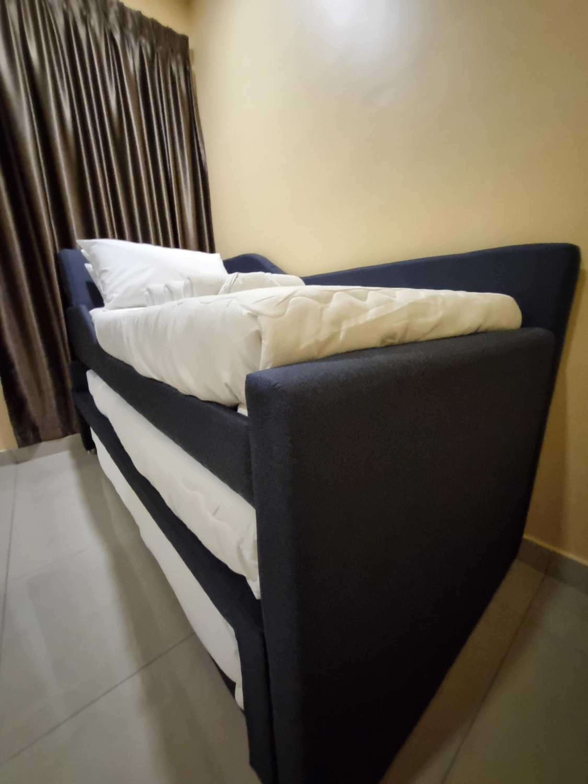 Eid2 SKS Habitat Larkin-3BR Family Friendly up to 10Pax - 9 Beds- Free Wifi Pool Parking Gym & Preminum facilities