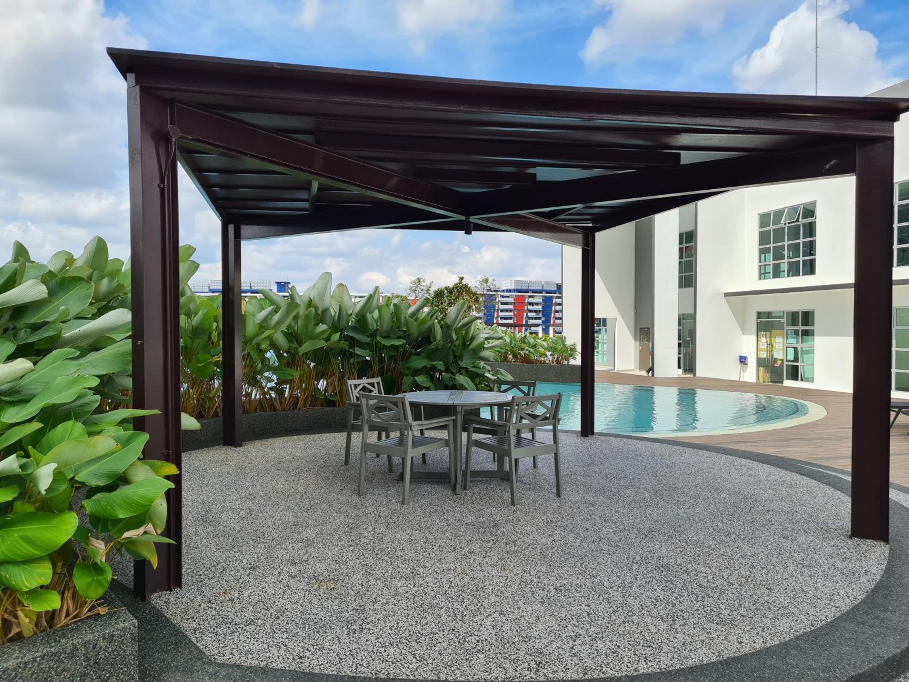 Eid2 SKS Habitat Larkin-3BR Family Friendly up to 10Pax - 9 Beds- Free Wifi Pool Parking Gym & Preminum facilities