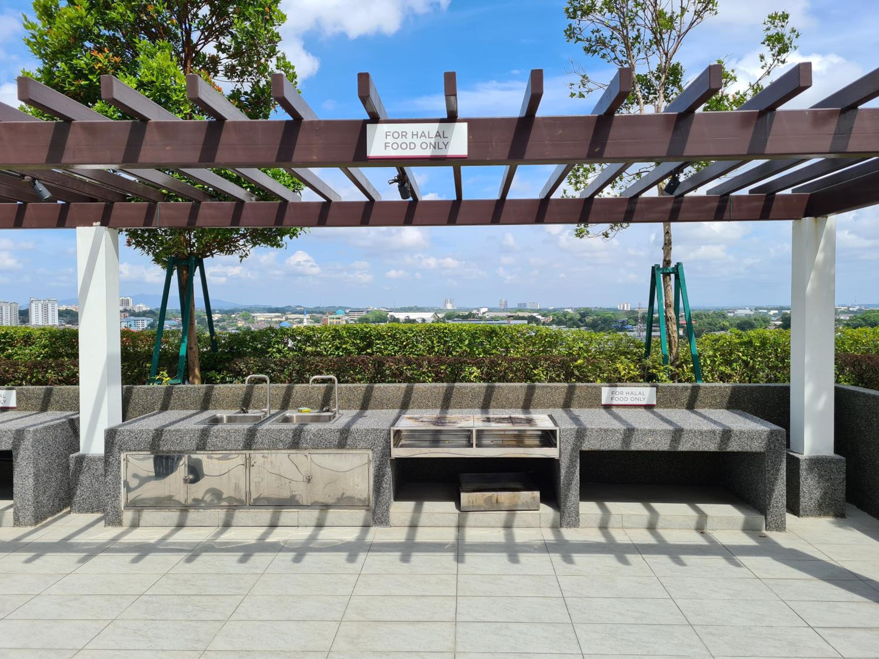 Eid2 SKS Habitat Larkin-3BR Family Friendly up to 10Pax - 9 Beds- Free Wifi Pool Parking Gym & Preminum facilities