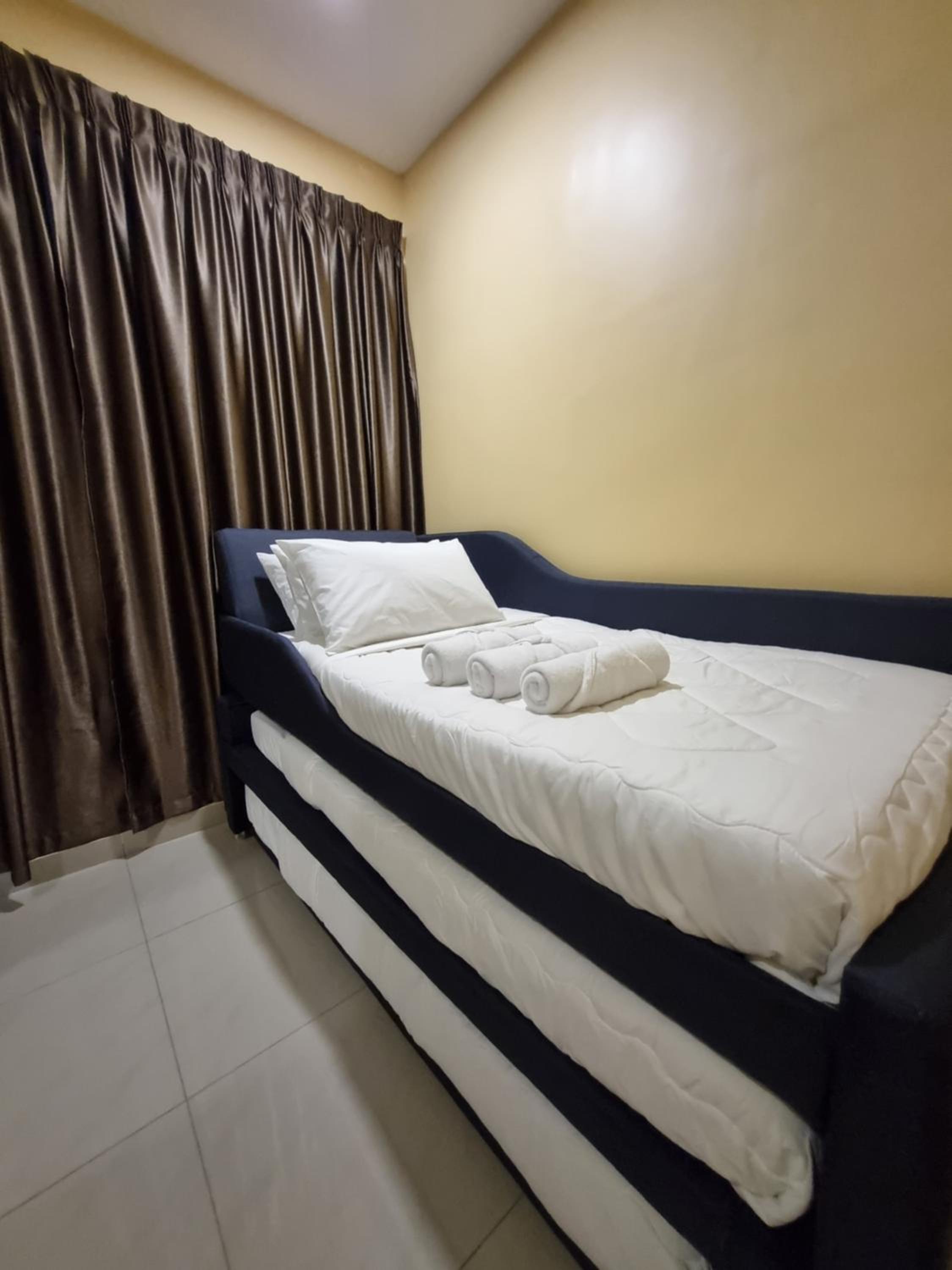 Eid2 SKS Habitat Larkin-3BR Family Friendly up to 10Pax - 9 Beds- Free Wifi Pool Parking Gym & Preminum facilities