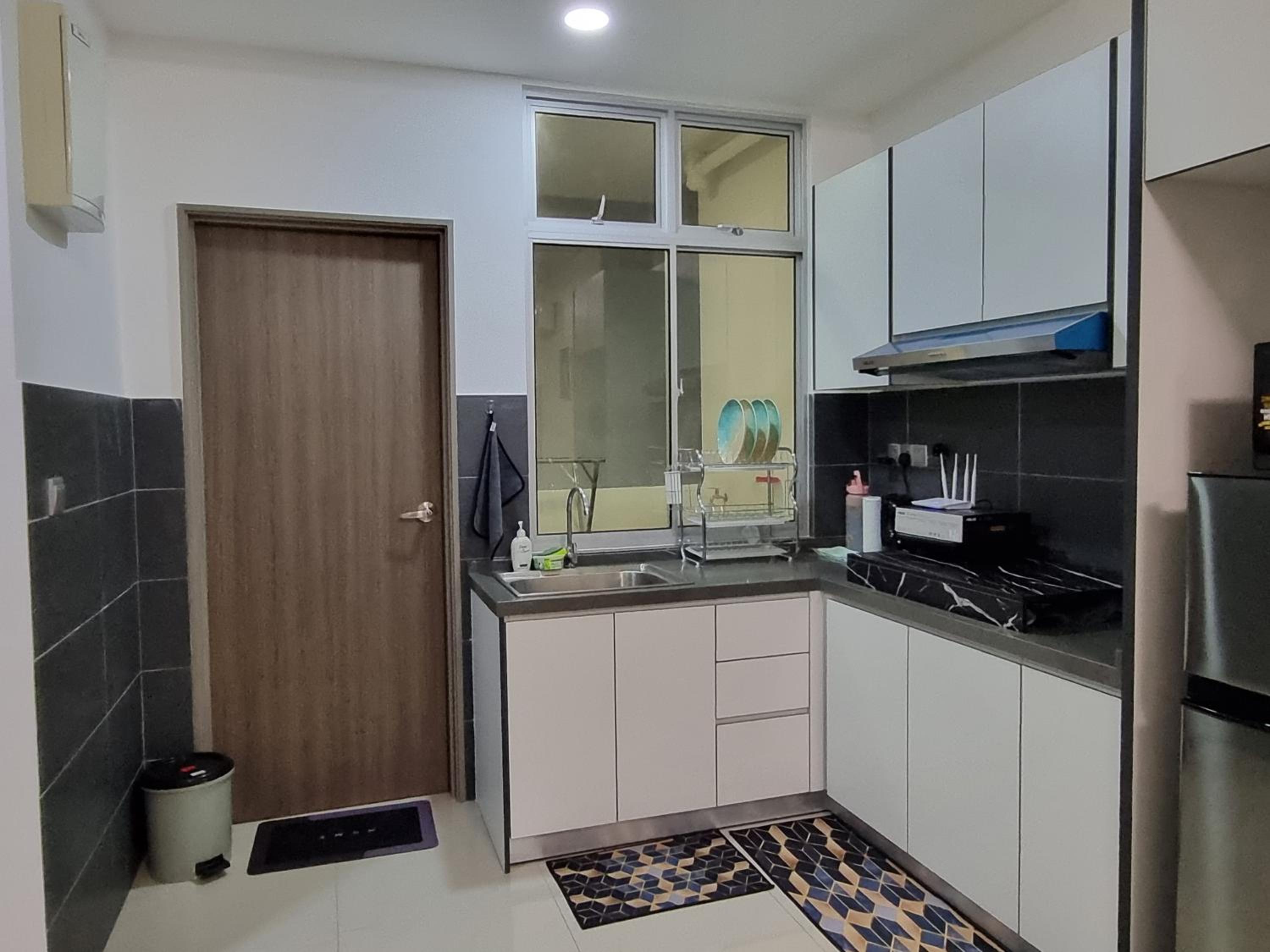Eid2 SKS Habitat Larkin-3BR Family Friendly up to 10Pax - 9 Beds- Free Wifi Pool Parking Gym & Preminum facilities