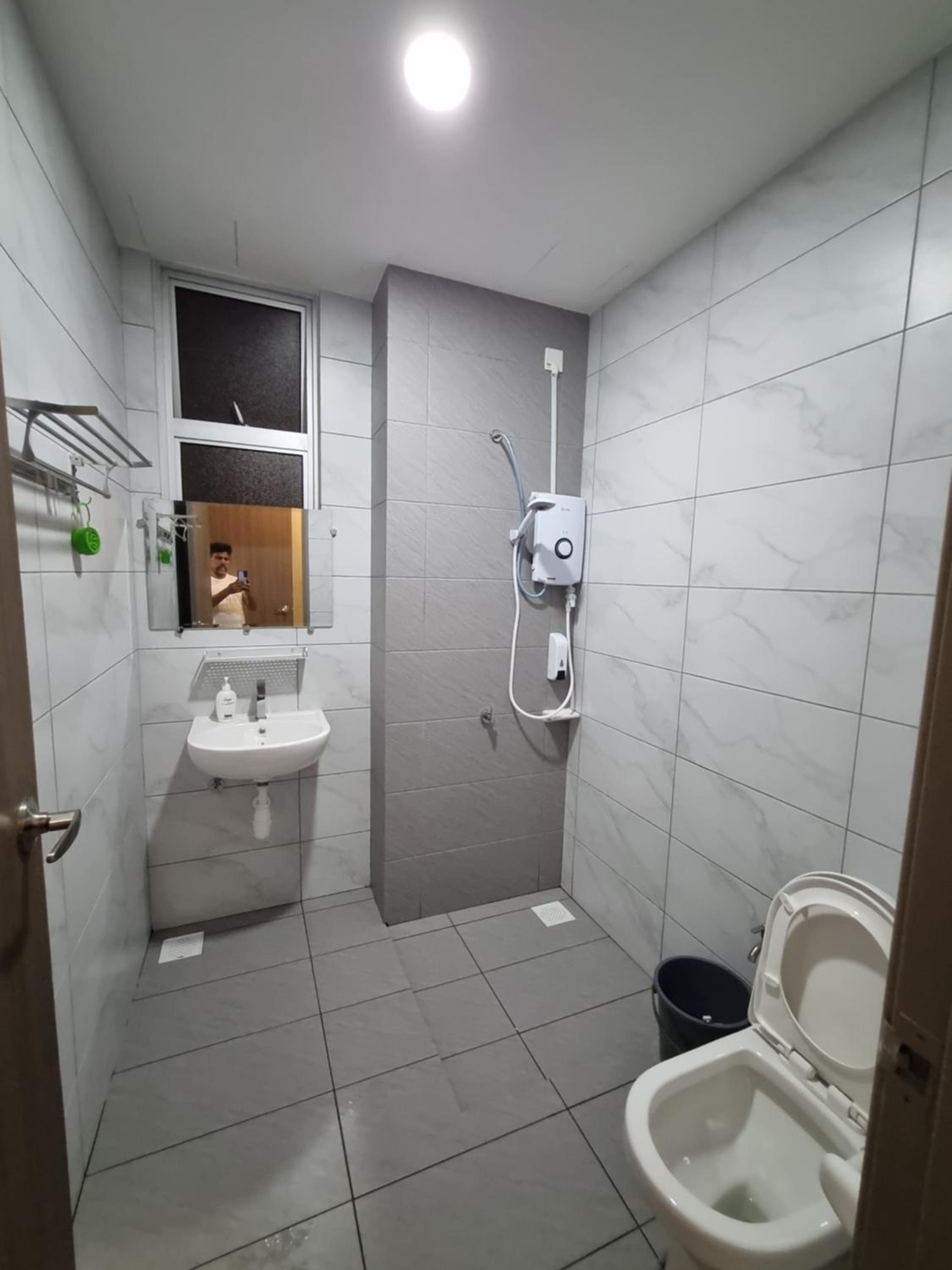 Eid2 SKS Habitat Larkin-3BR Family Friendly up to 10Pax - 9 Beds- Free Wifi Pool Parking Gym & Preminum facilities