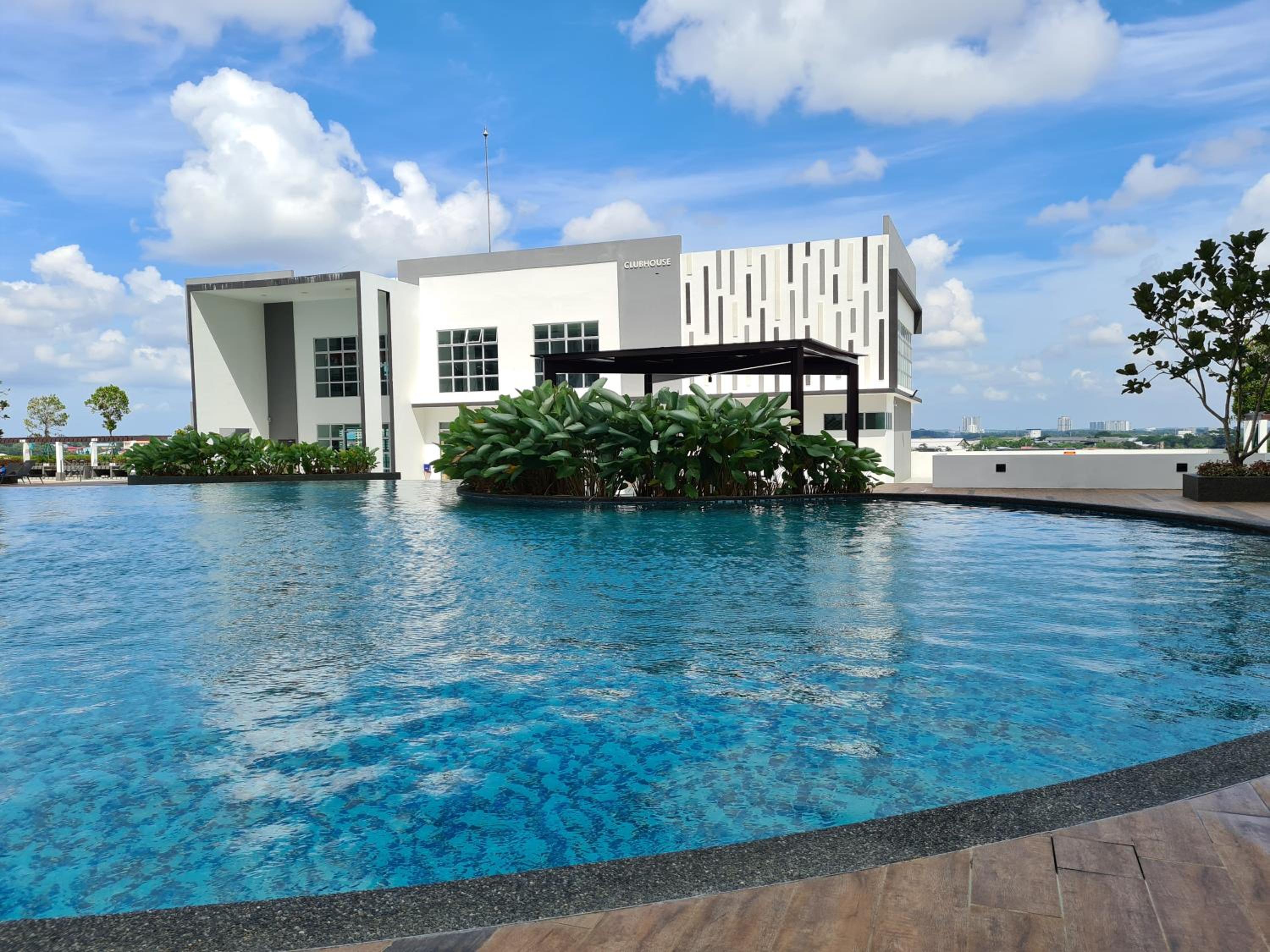 Eid2 SKS Habitat Larkin-3BR Family Friendly up to 10Pax - 9 Beds- Free Wifi Pool Parking Gym & Preminum facilities