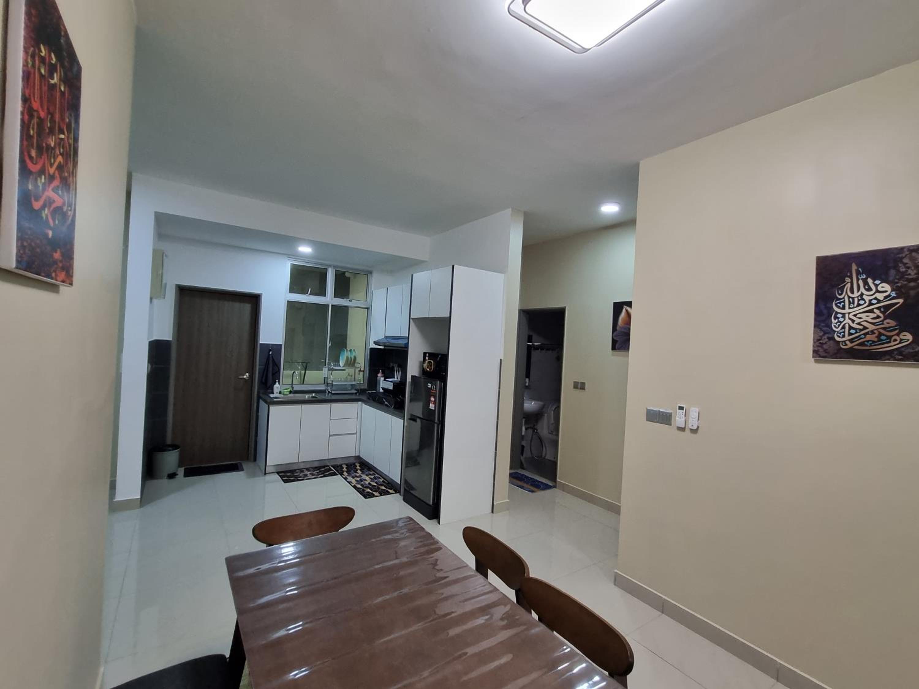 Eid2 SKS Habitat Larkin-3BR Family Friendly up to 10Pax - 9 Beds- Free Wifi Pool Parking Gym & Preminum facilities