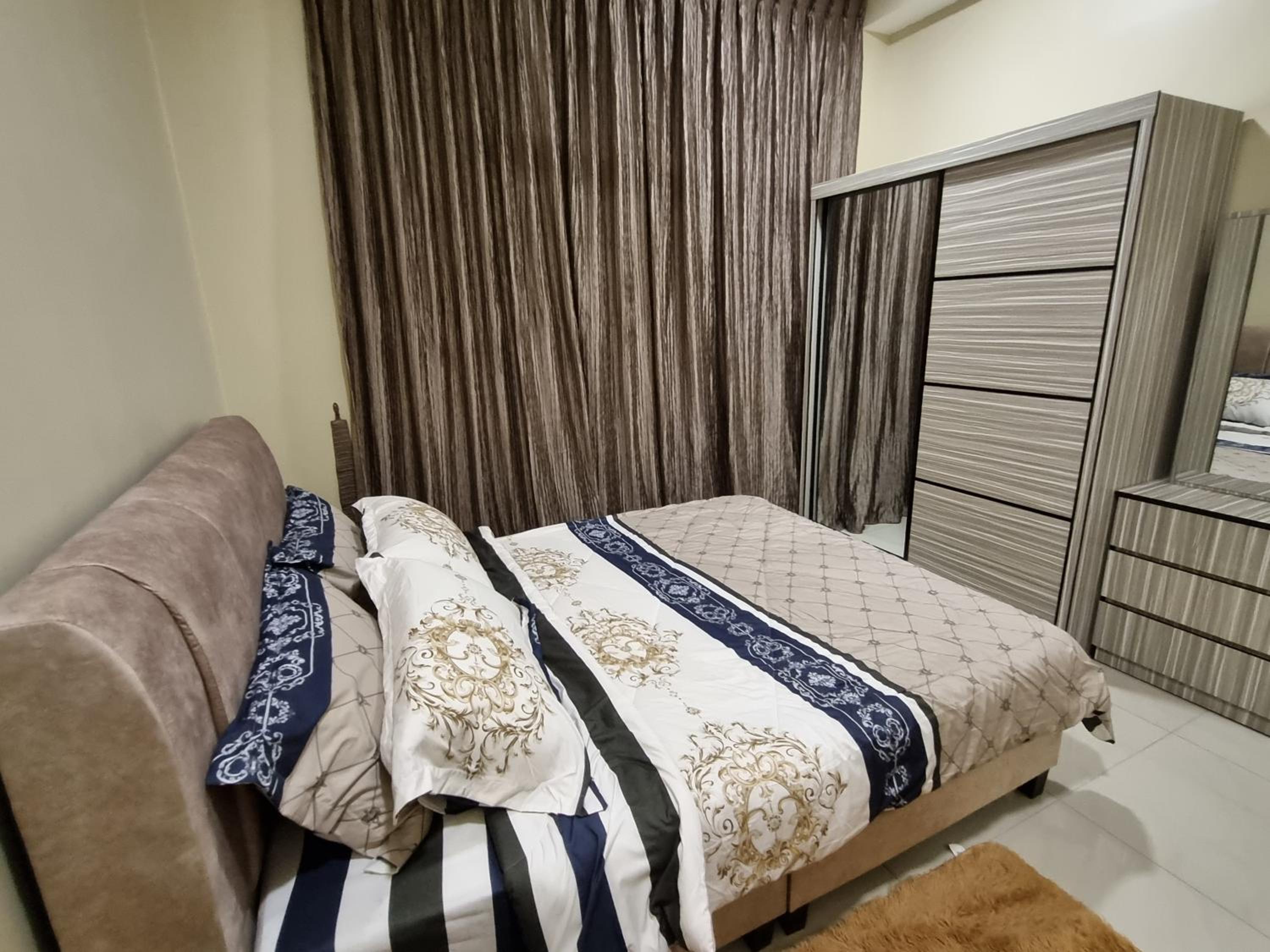 Eid2 SKS Habitat Larkin-3BR Family Friendly up to 10Pax - 9 Beds- Free Wifi Pool Parking Gym & Preminum facilities