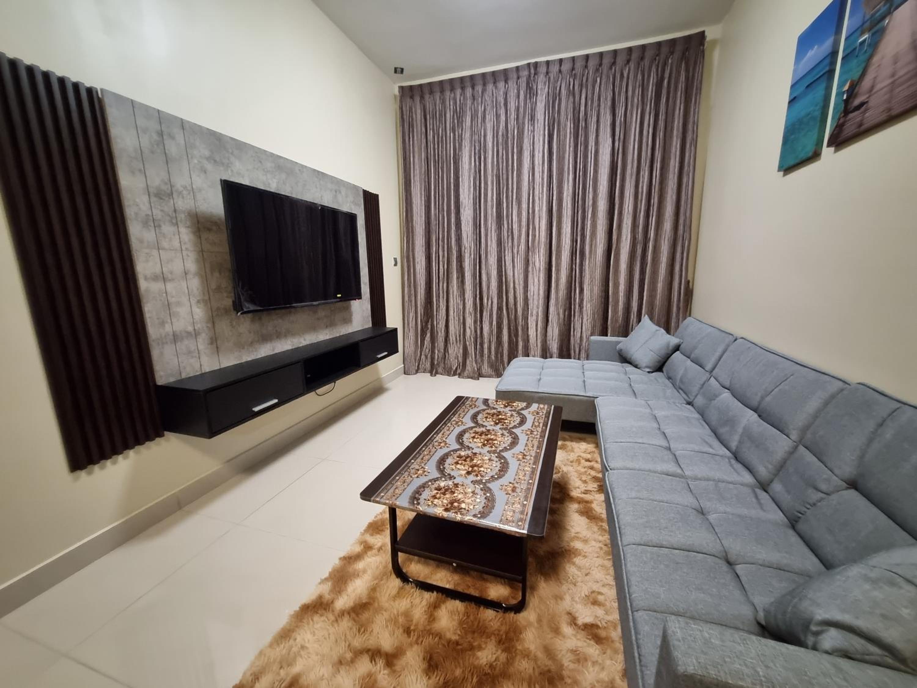 Eid2 SKS Habitat Larkin-3BR Family Friendly up to 10Pax - 9 Beds- Free Wifi Pool Parking Gym & Preminum facilities
