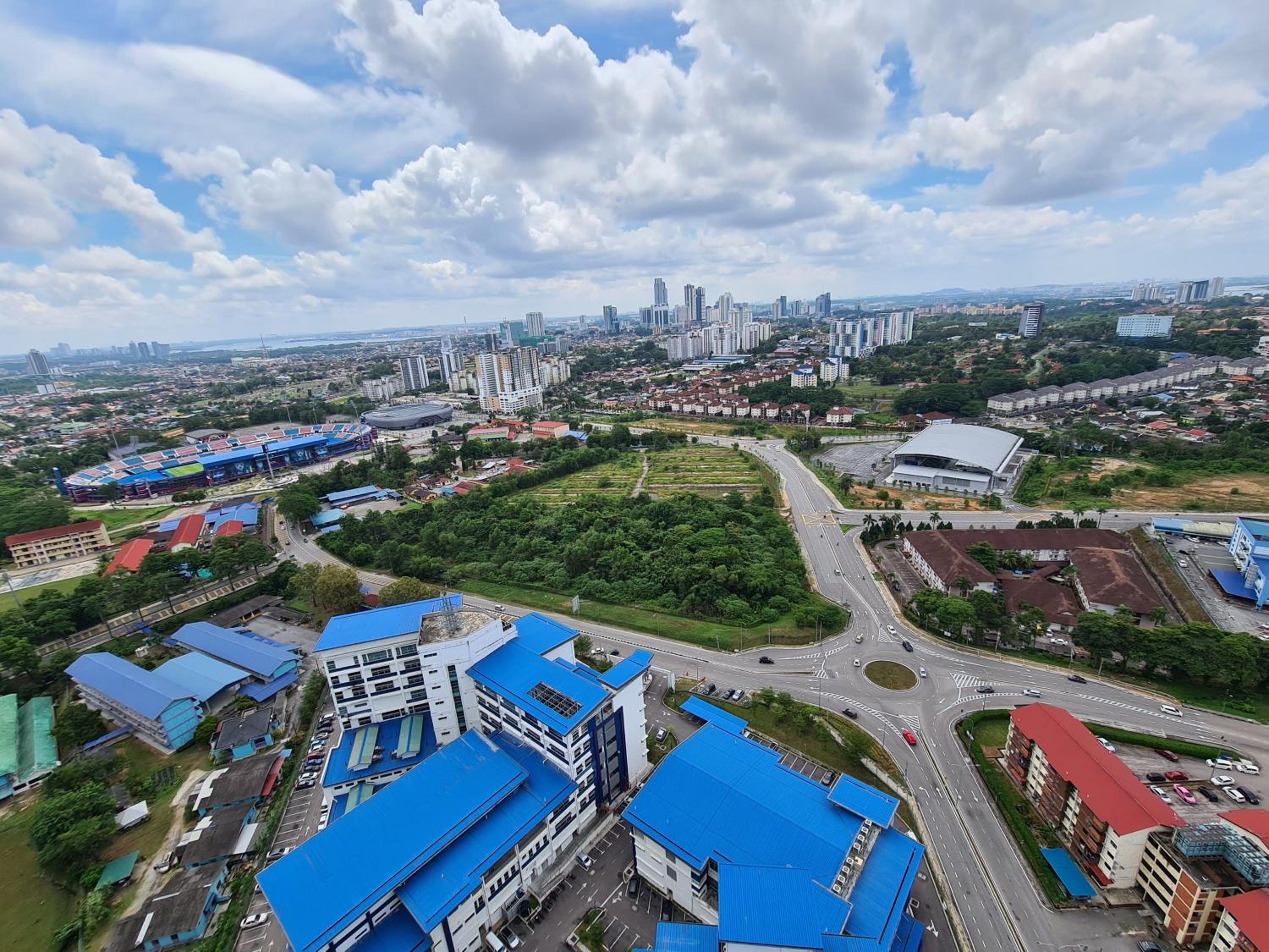 Eid2 SKS Habitat Larkin-3BR Family Friendly up to 10Pax - 9 Beds- Free Wifi Pool Parking Gym & Preminum facilities