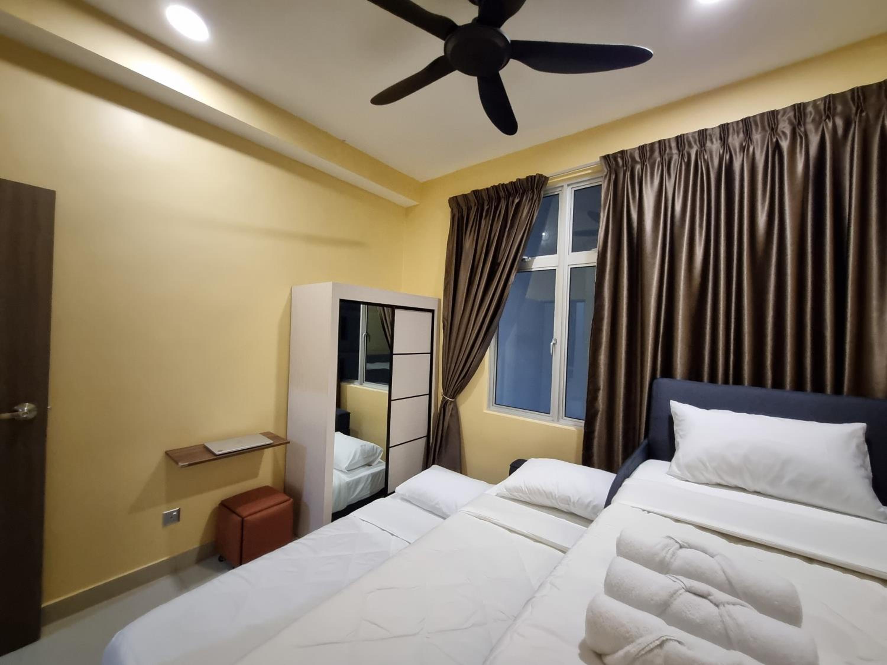 Eid2 SKS Habitat Larkin-3BR Family Friendly up to 10Pax - 9 Beds- Free Wifi Pool Parking Gym & Preminum facilities
