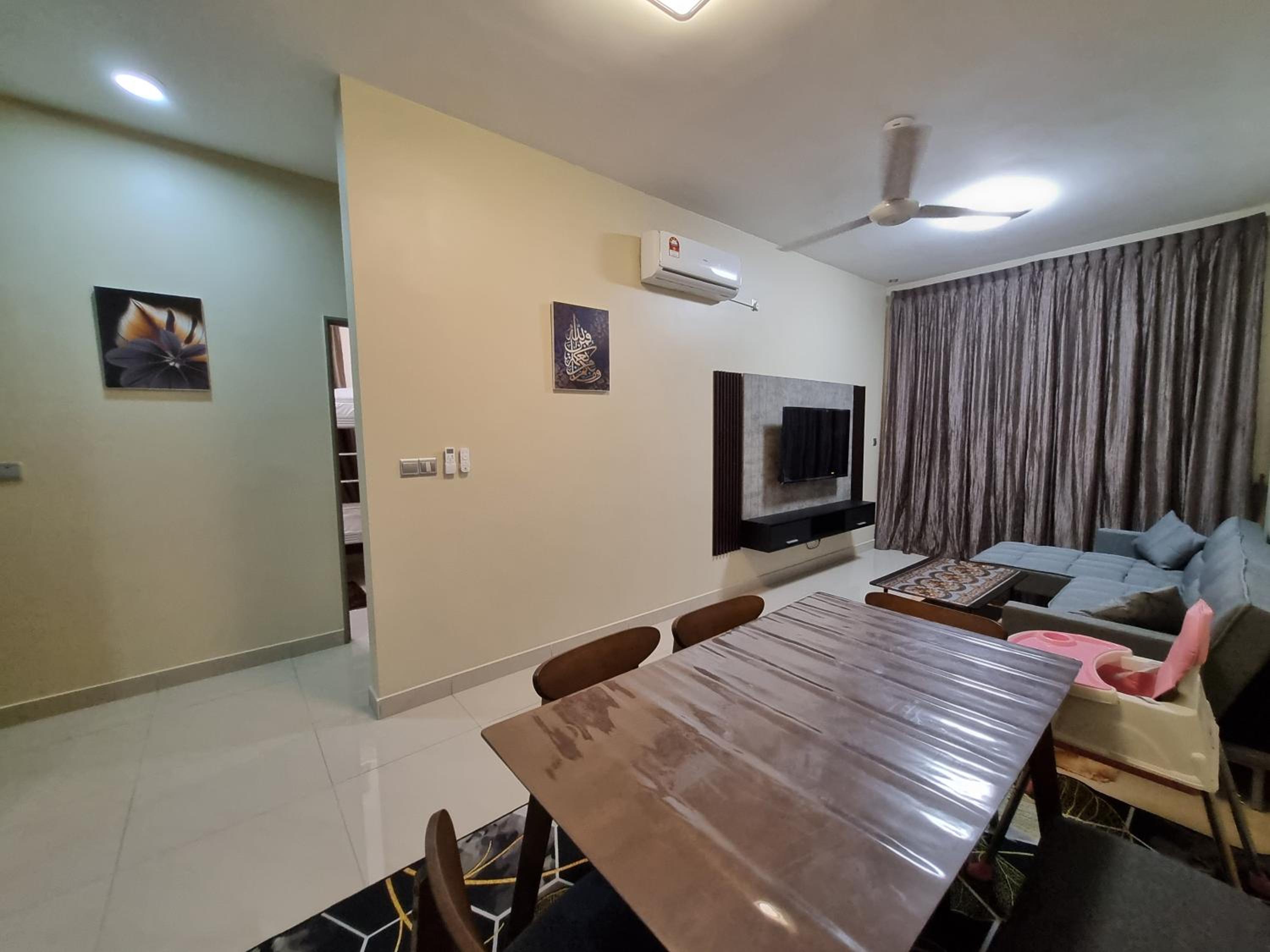 Eid2 SKS Habitat Larkin-3BR Family Friendly up to 10Pax - 9 Beds- Free Wifi Pool Parking Gym & Preminum facilities
