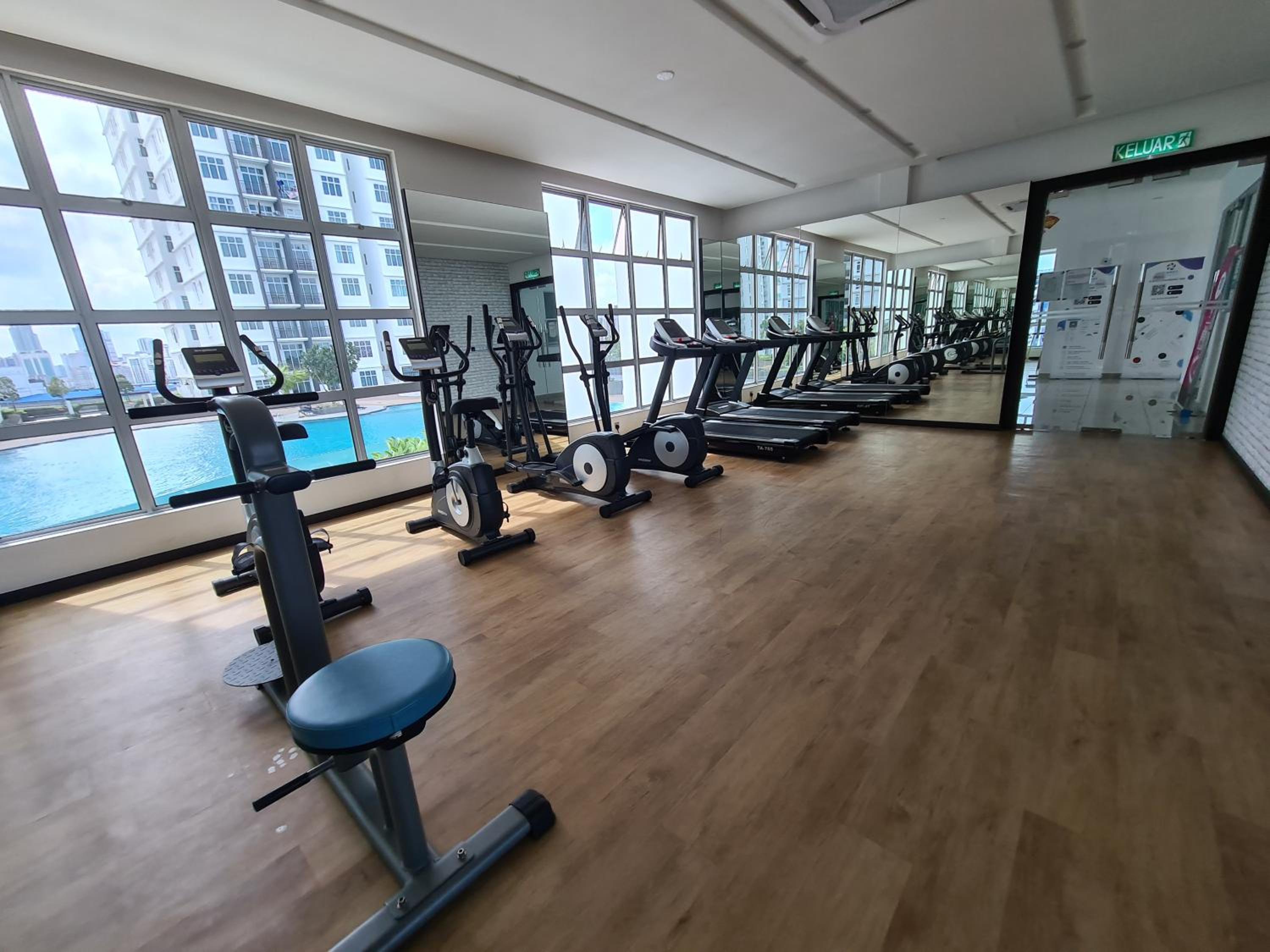 Eid2 SKS Habitat Larkin-3BR Family Friendly up to 10Pax - 9 Beds- Free Wifi Pool Parking Gym & Preminum facilities