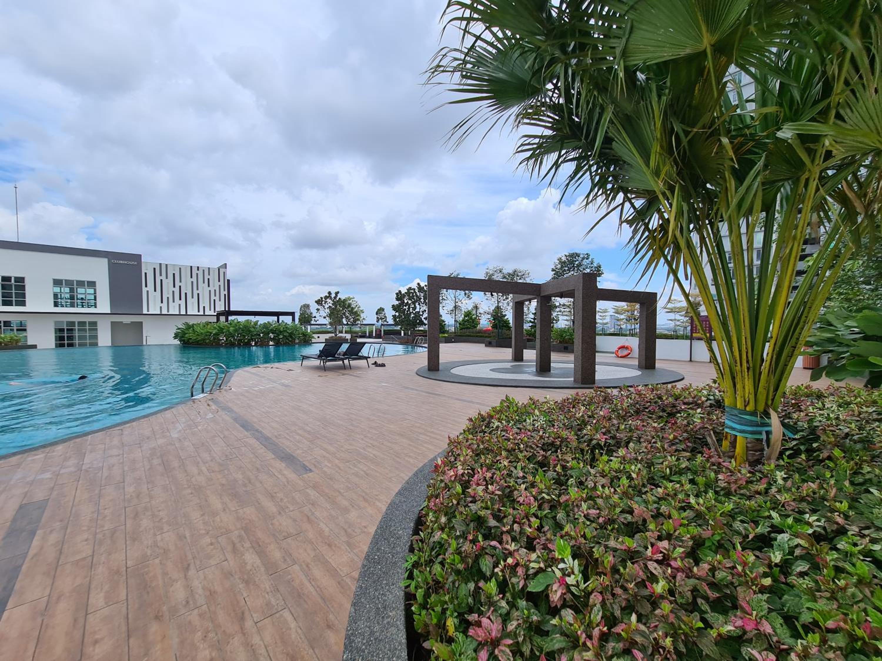 Eid2 SKS Habitat Larkin-3BR Family Friendly up to 10Pax - 9 Beds- Free Wifi Pool Parking Gym & Preminum facilities