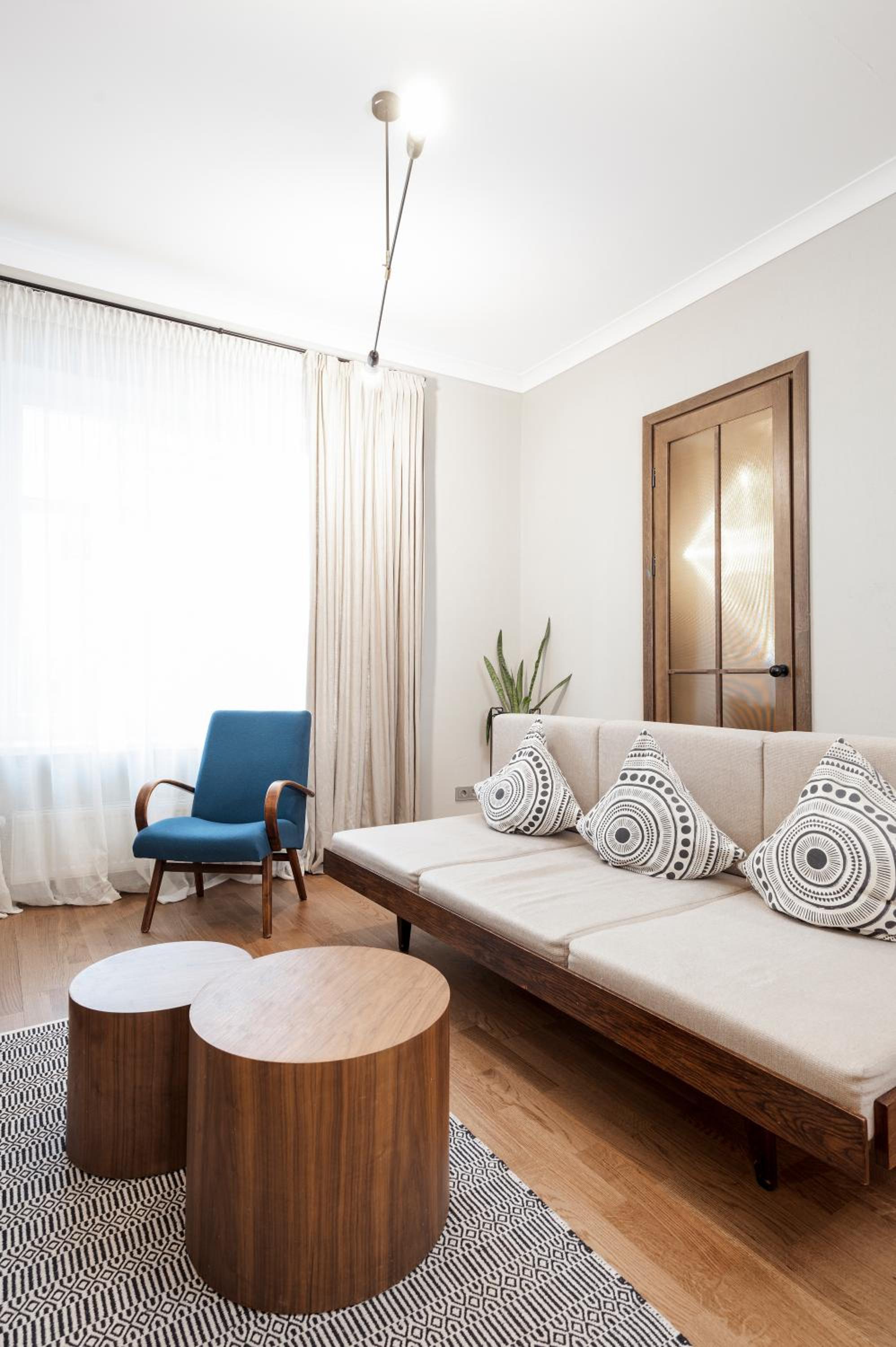 Kaunas Town Hall Apartment 5 by URBAN RENT
