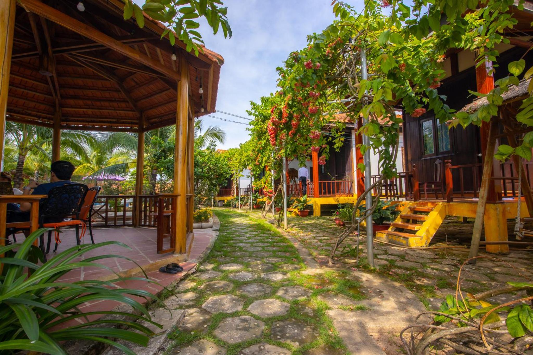 Hung Vuong Resort