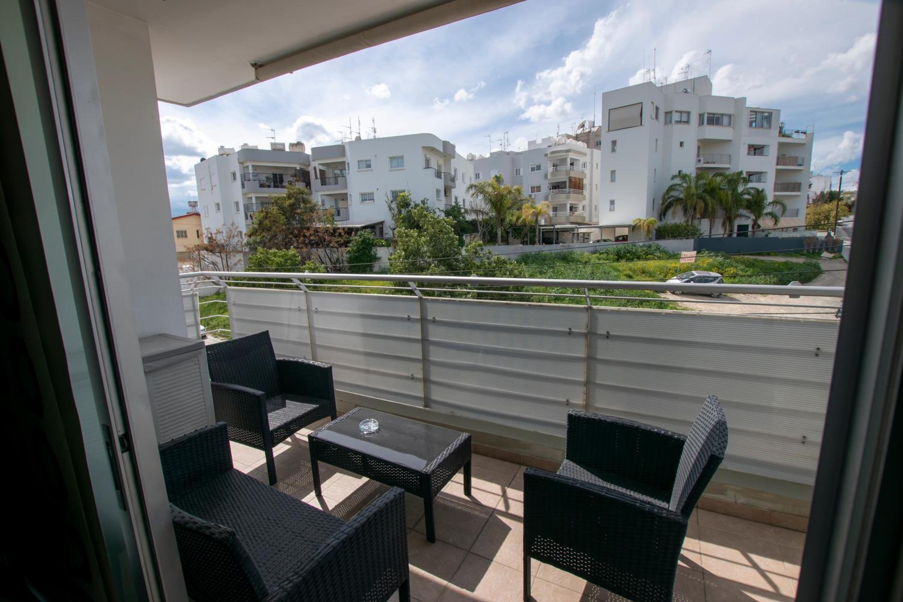 Glabur Stays - The Executive 2 BDR - Nicosia City, Free Parking & Wifi, Welcomes You!!!