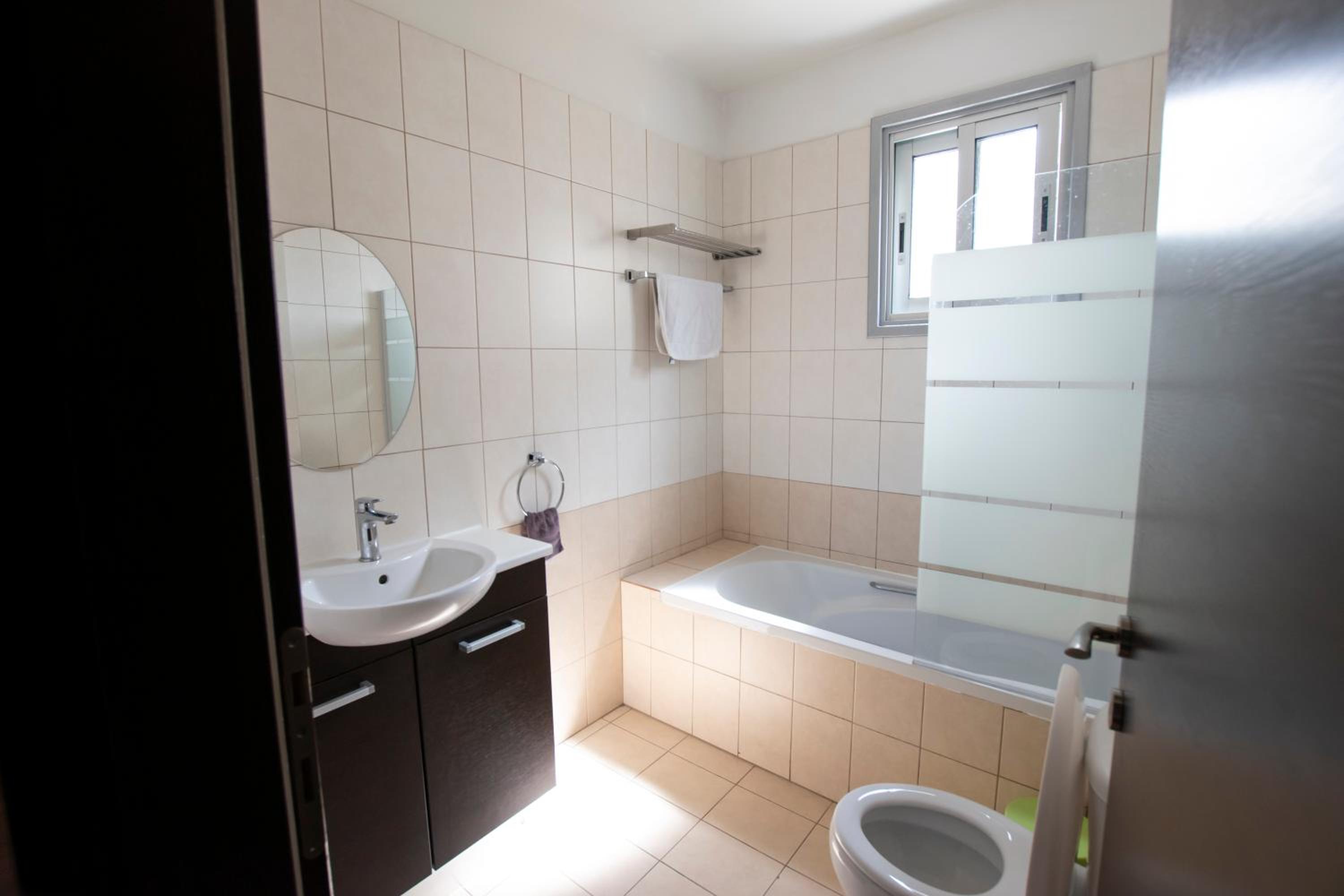 Glabur Stays - The Executive 2 BDR - Nicosia City, Free Parking & Wifi, Welcomes You!!!