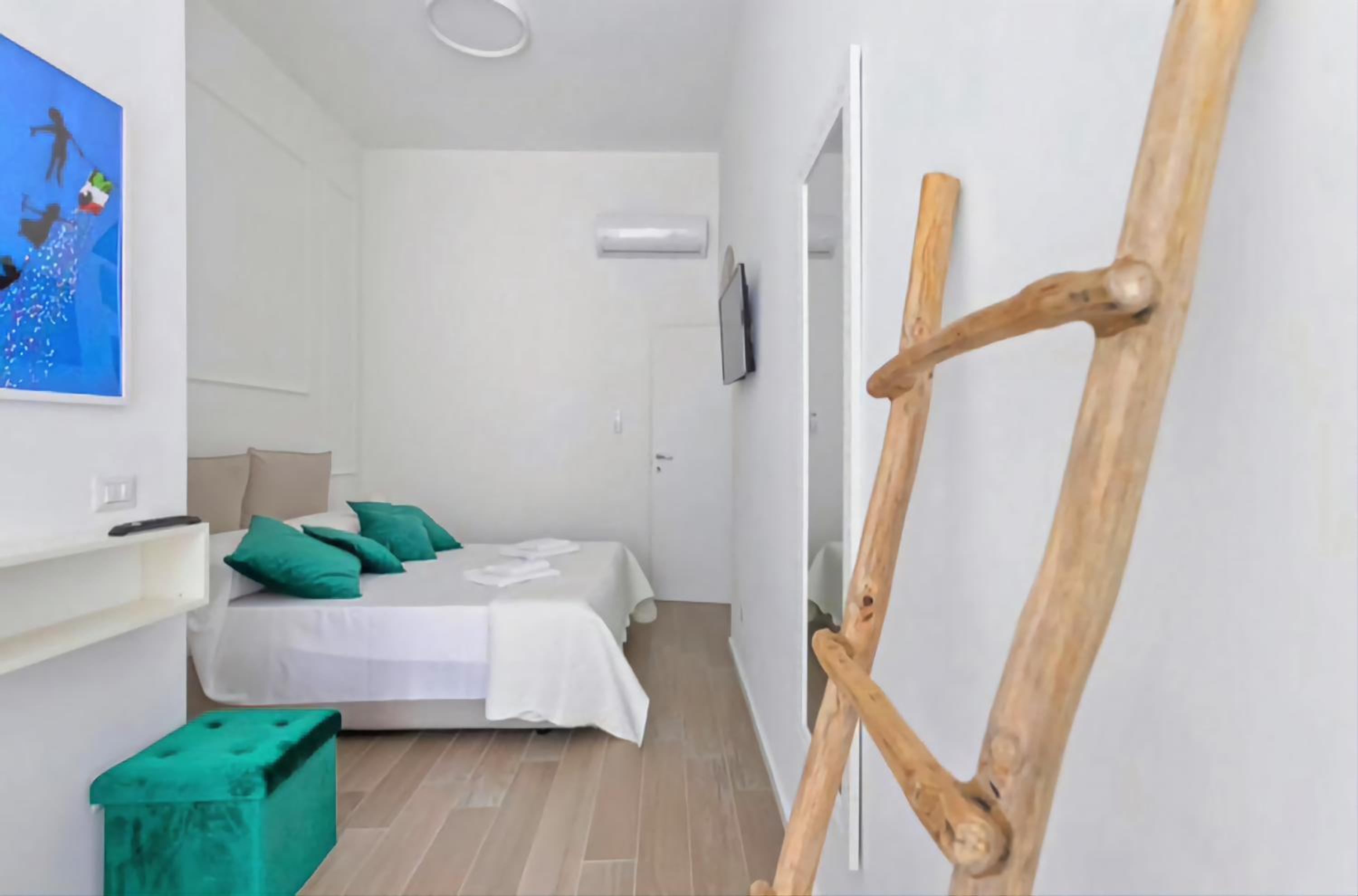 SOFIA LAKE SUITE photo 3