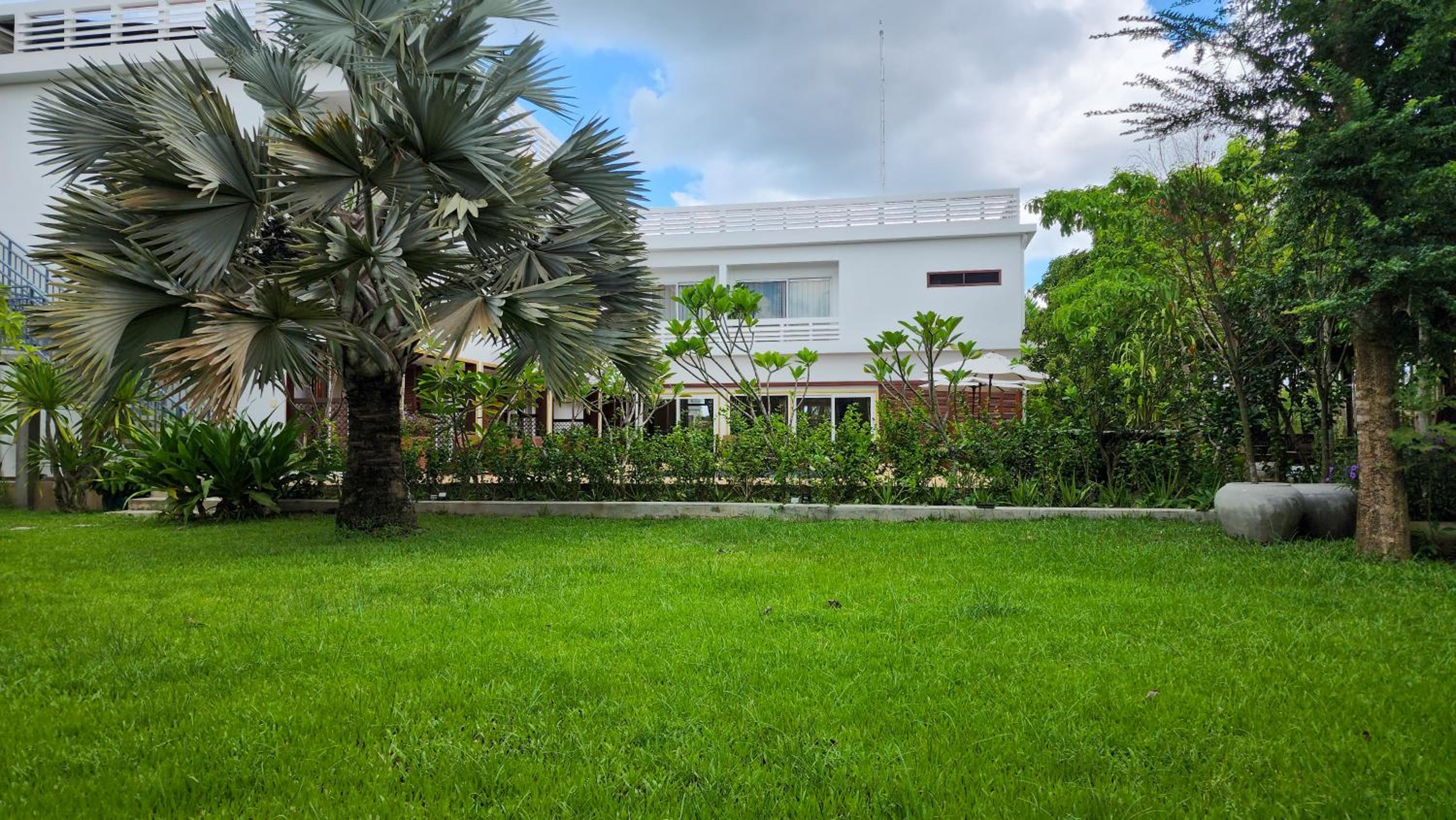 Villa Leakhena - Private Luxury Colonial Style 12 Bedrooms Pool Villa view 2