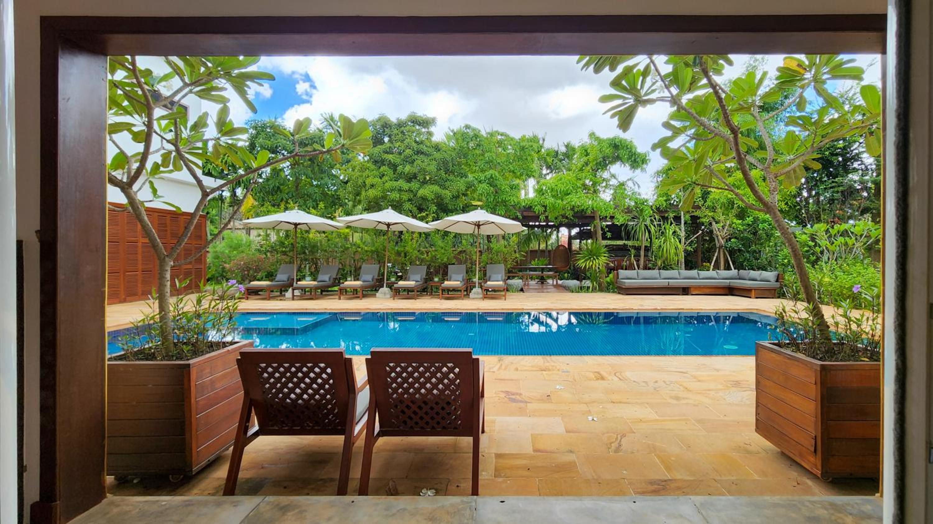 Villa Leakhena - Private Luxury Colonial Style 12 Bedrooms Pool Villa view 3