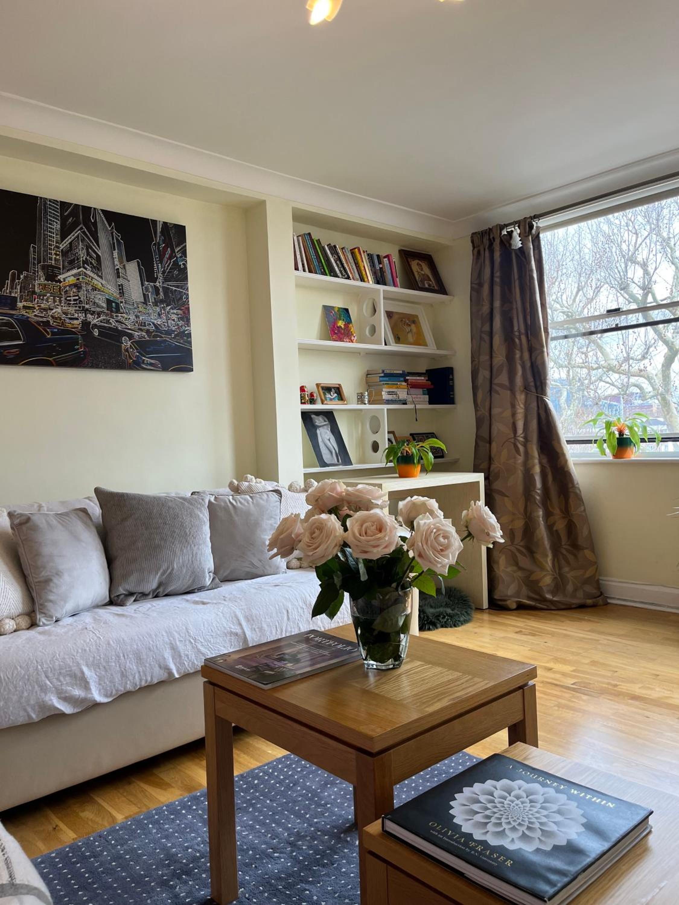 Hyde Park,3 min walk,Family home! 2 Bedrooms & 2 Bathrooms Apartment! Fantastic Location