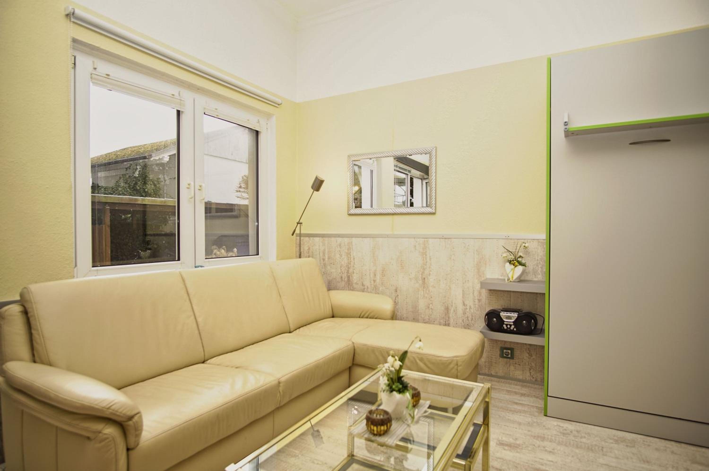 ruhige Lage mit Terrasse, gratis Nutzung vom AHOI Erlebnisbad und Sauna in Sellin - Villa Käthe FeWo 03