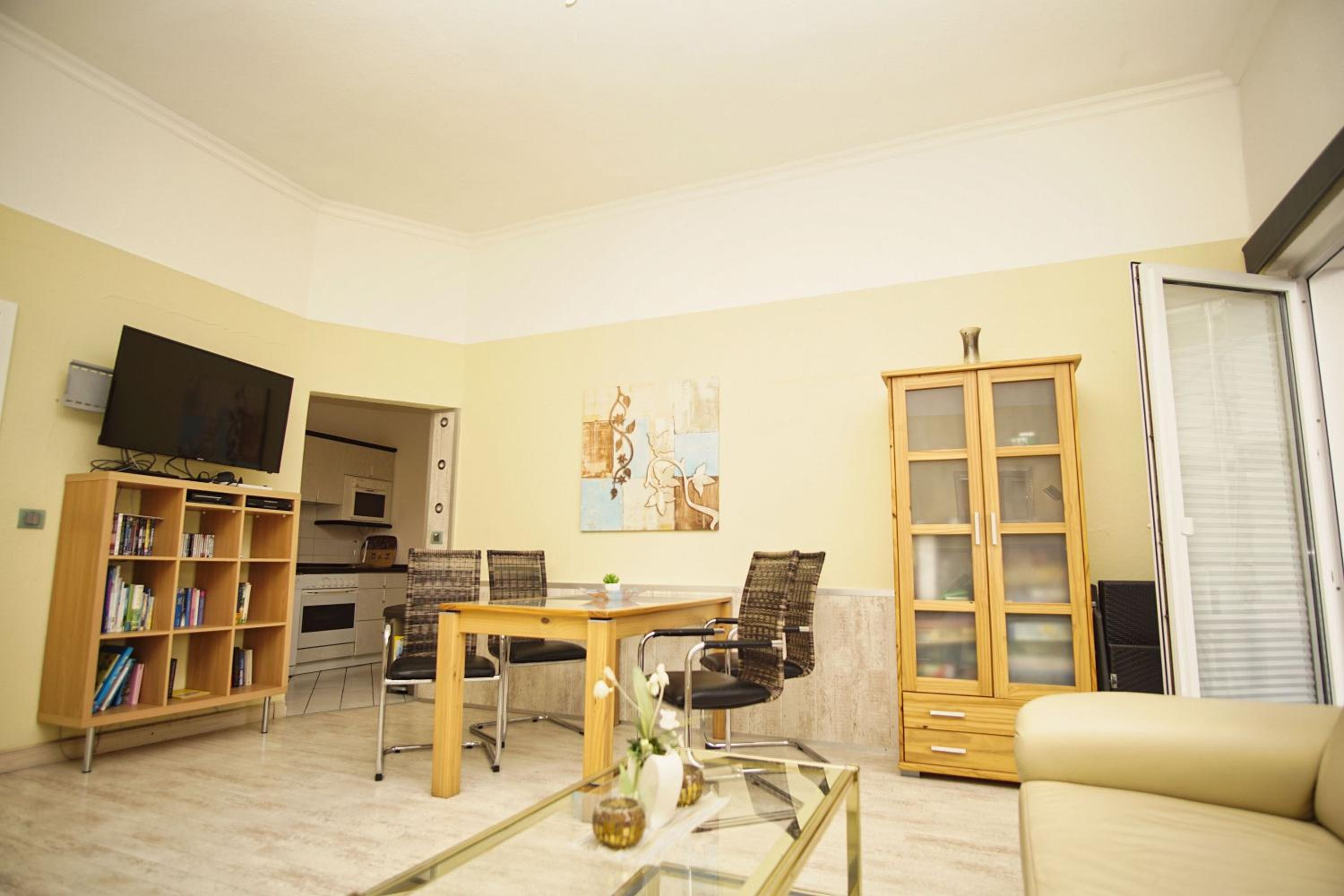 ruhige Lage mit Terrasse, gratis Nutzung vom AHOI Erlebnisbad und Sauna in Sellin - Villa Käthe FeWo 03