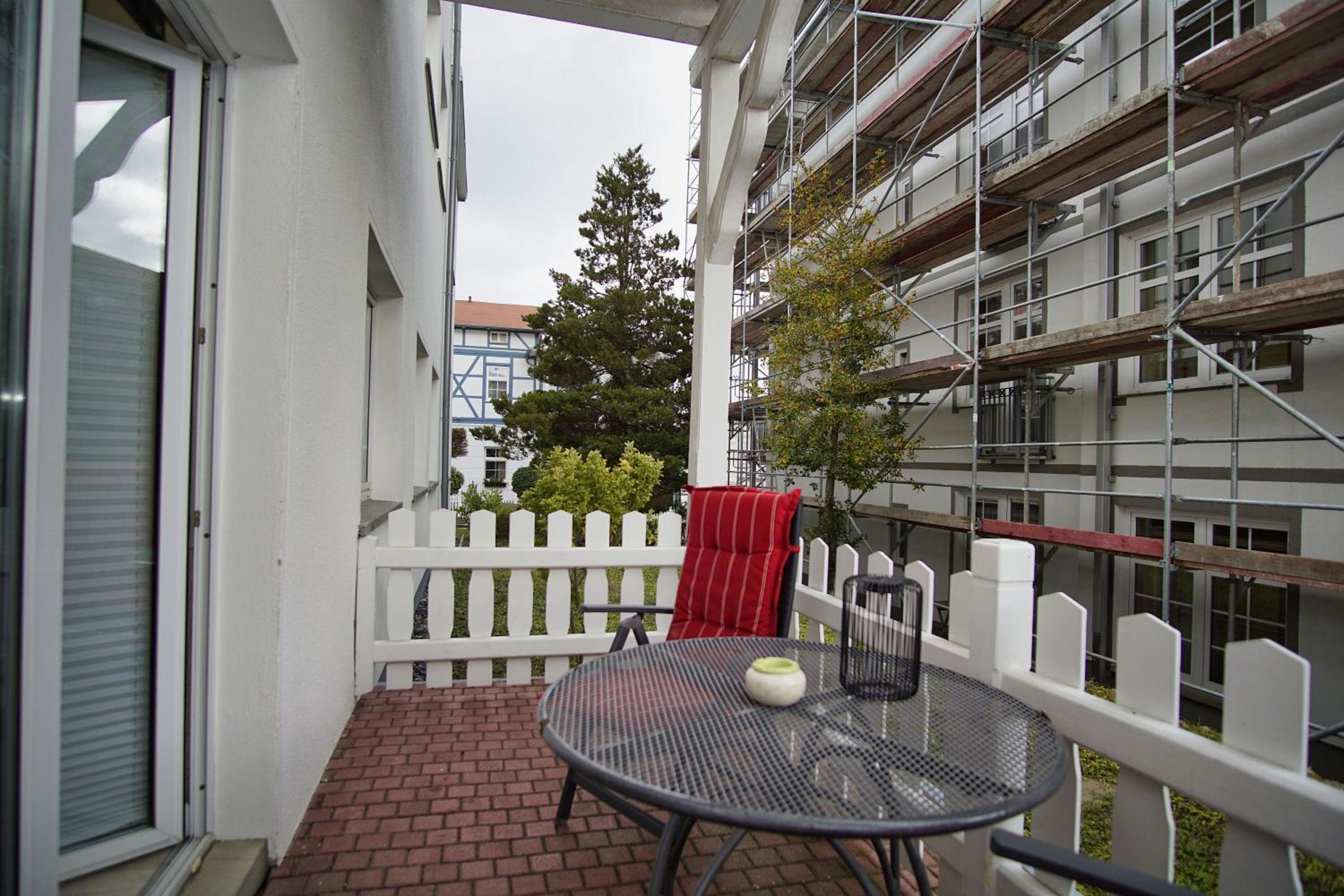 ruhige Lage mit Terrasse, gratis Nutzung vom AHOI Erlebnisbad und Sauna in Sellin - Villa Käthe FeWo 03