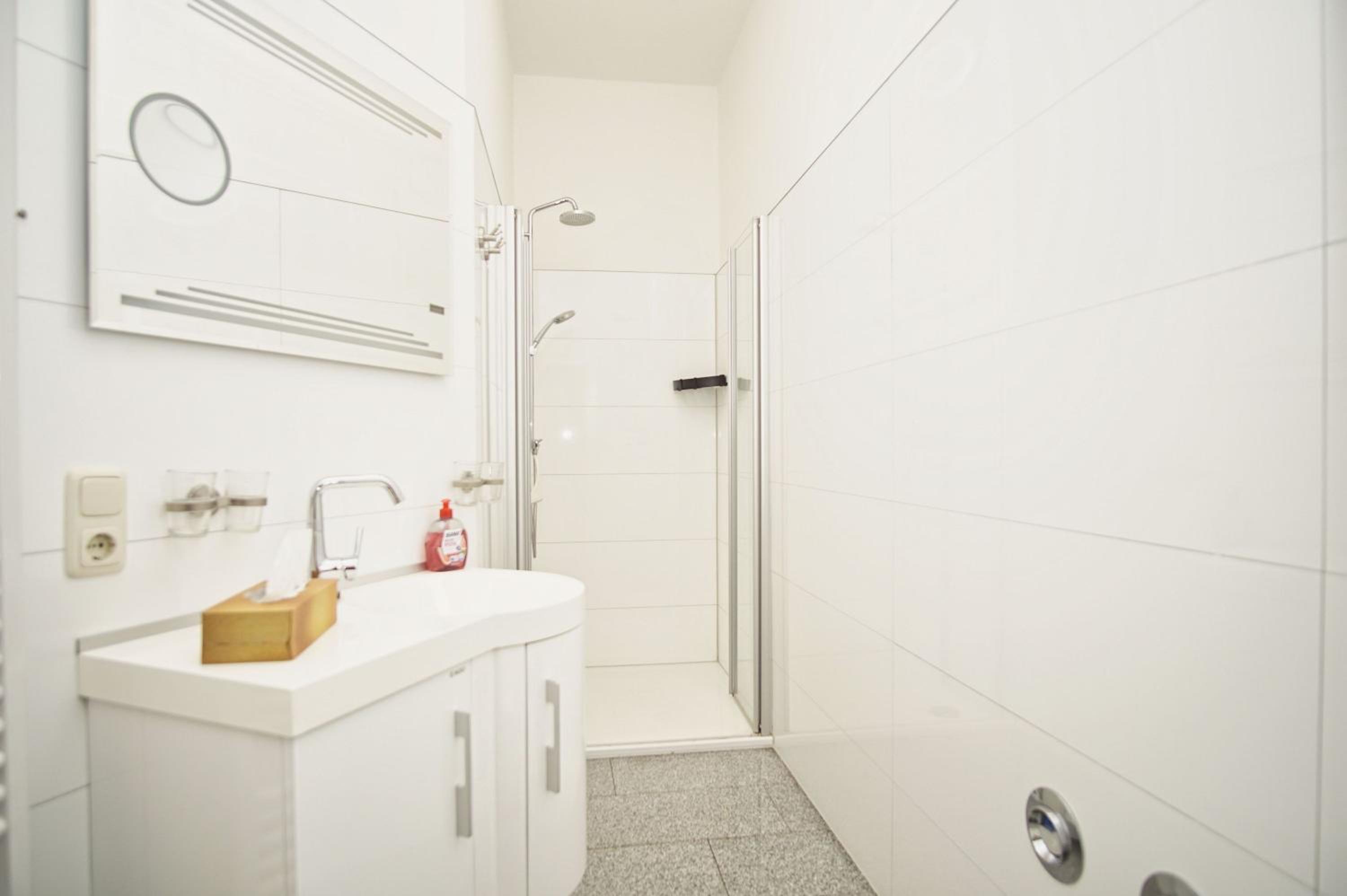 ruhige Lage mit Terrasse, gratis Nutzung vom AHOI Erlebnisbad und Sauna in Sellin - Villa Käthe FeWo 03