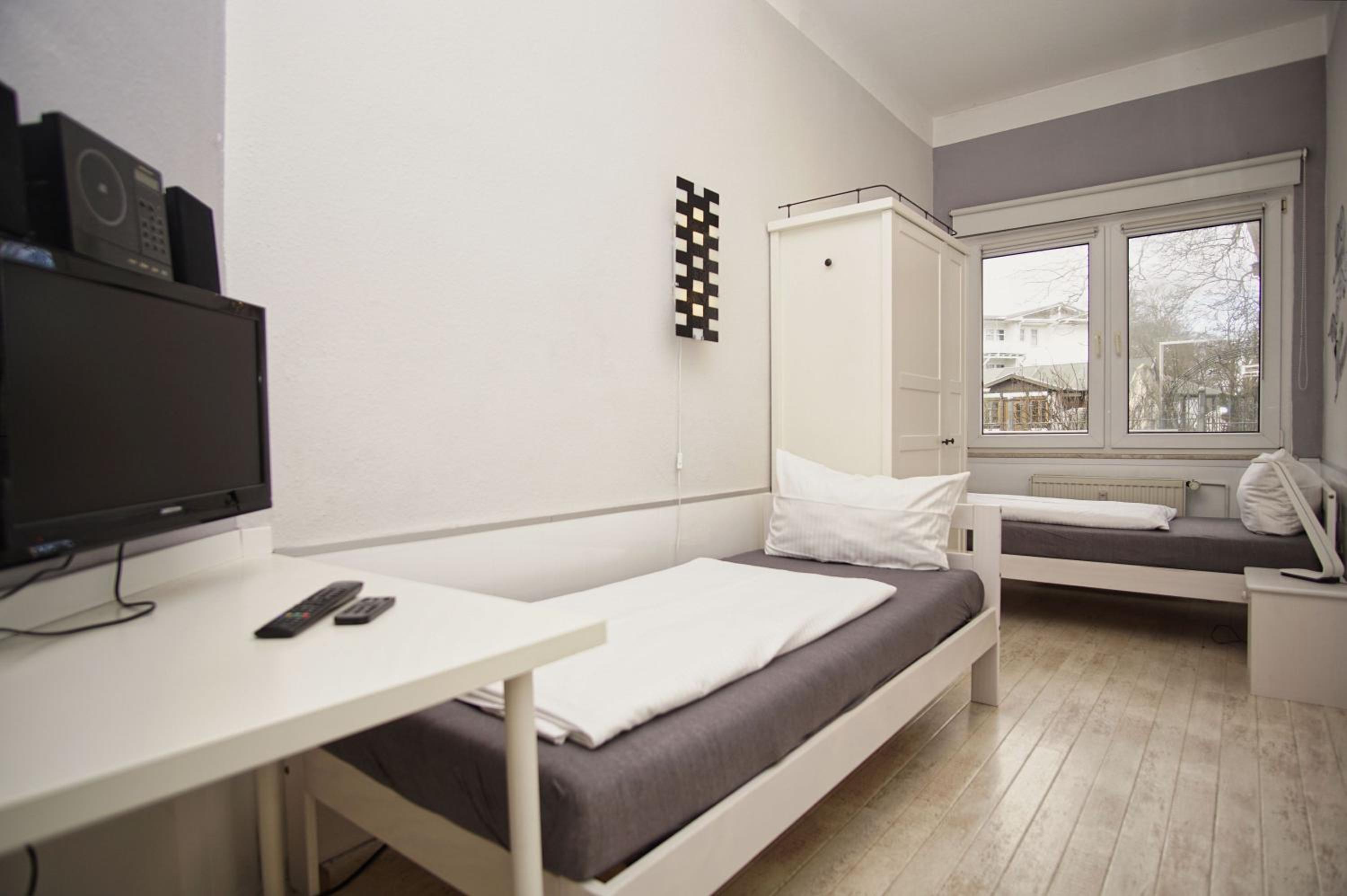 ruhige Lage mit Terrasse, gratis Nutzung vom AHOI Erlebnisbad und Sauna in Sellin - Villa Käthe FeWo 03