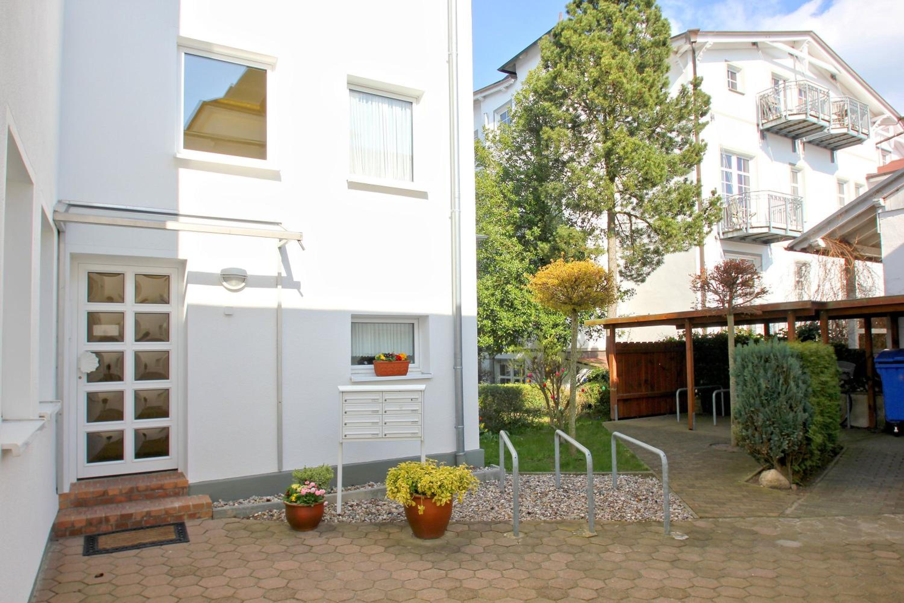 ruhige Lage mit Terrasse, gratis Nutzung vom AHOI Erlebnisbad und Sauna in Sellin - Villa Käthe FeWo 03