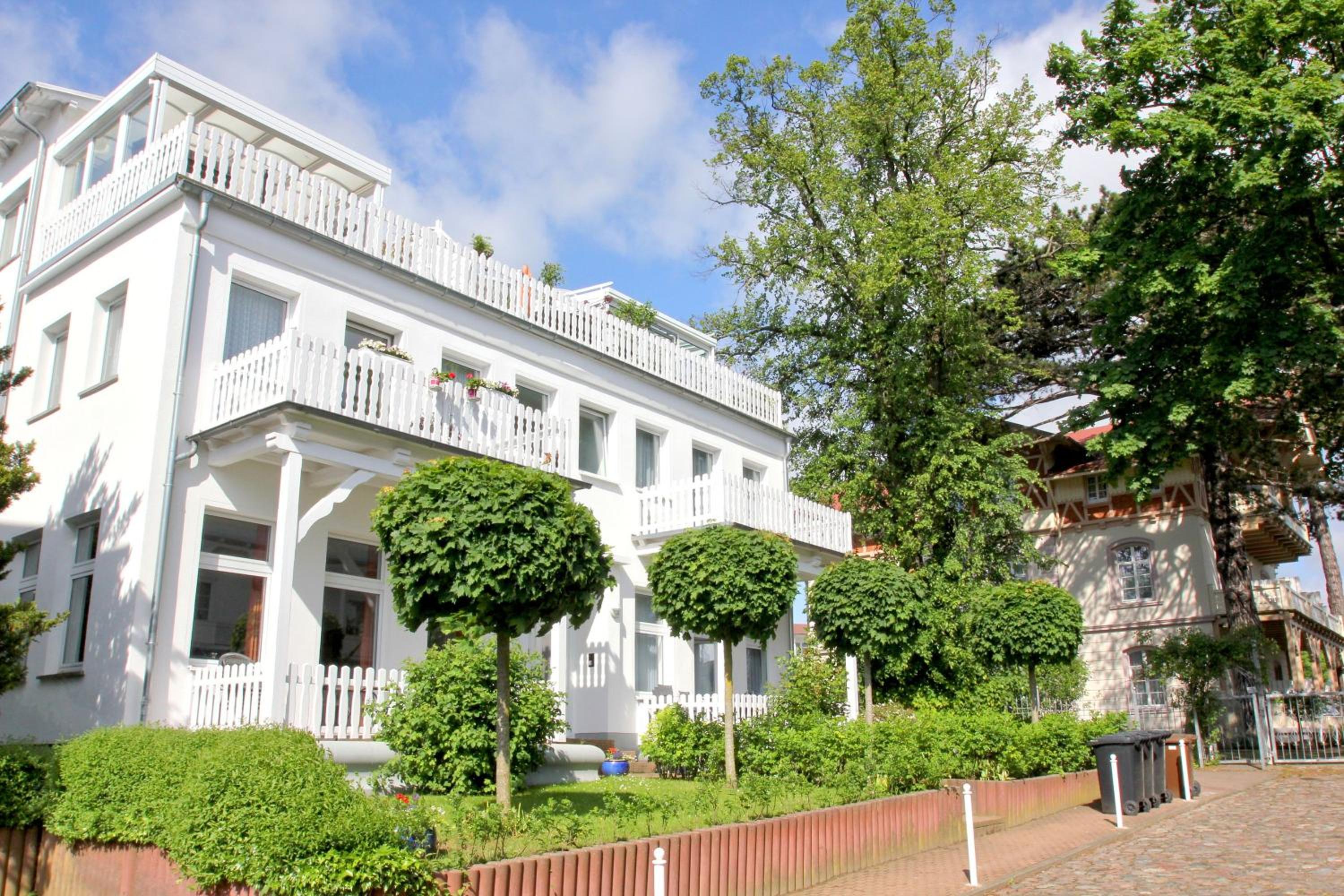 ruhige Lage mit Terrasse, gratis Nutzung vom AHOI Erlebnisbad und Sauna in Sellin - Villa Käthe FeWo 03