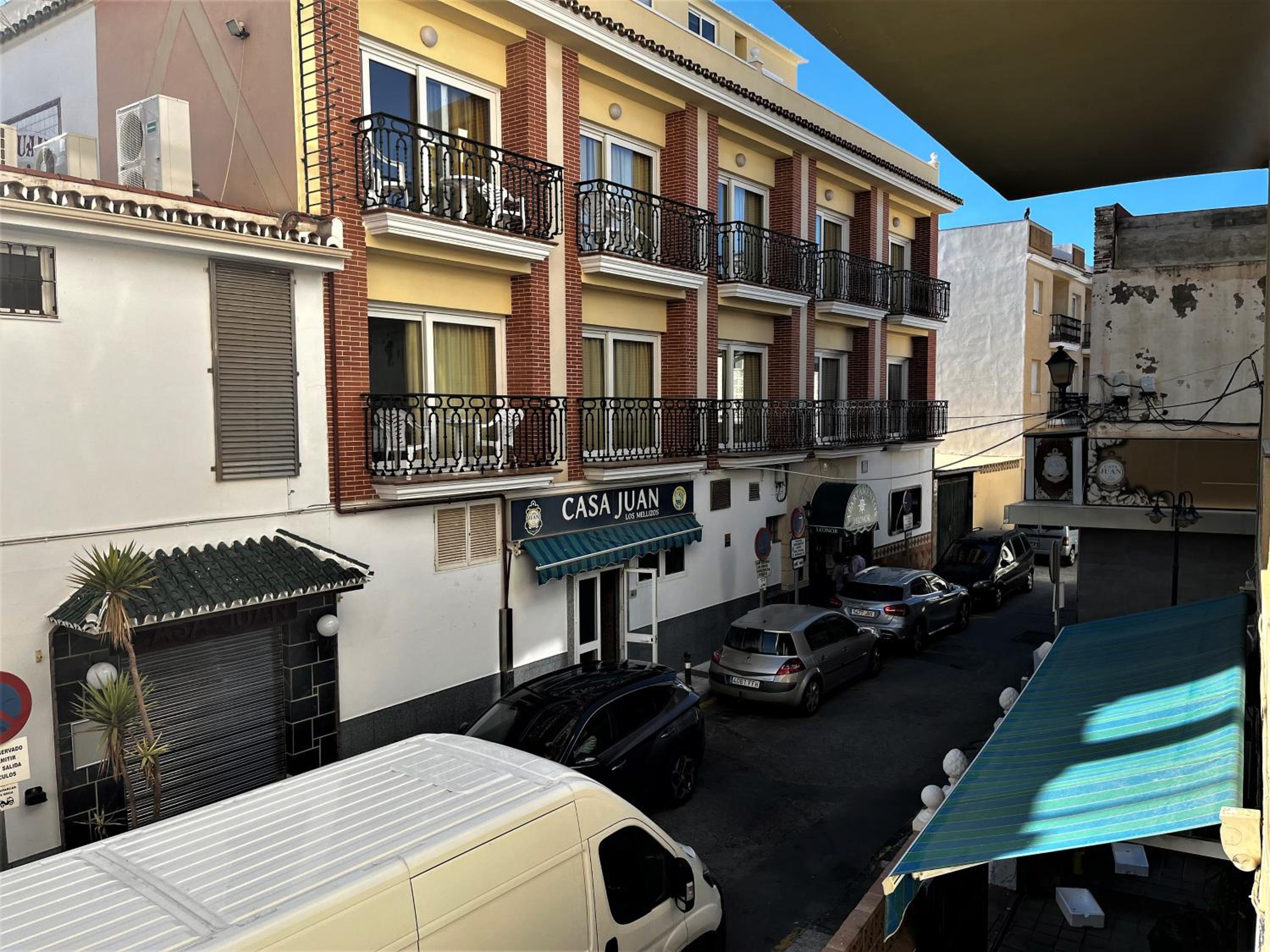 NUC - 2 dormitorios - Wifi - Terraza exterior - 100 metros Playa La Carihuela view 3