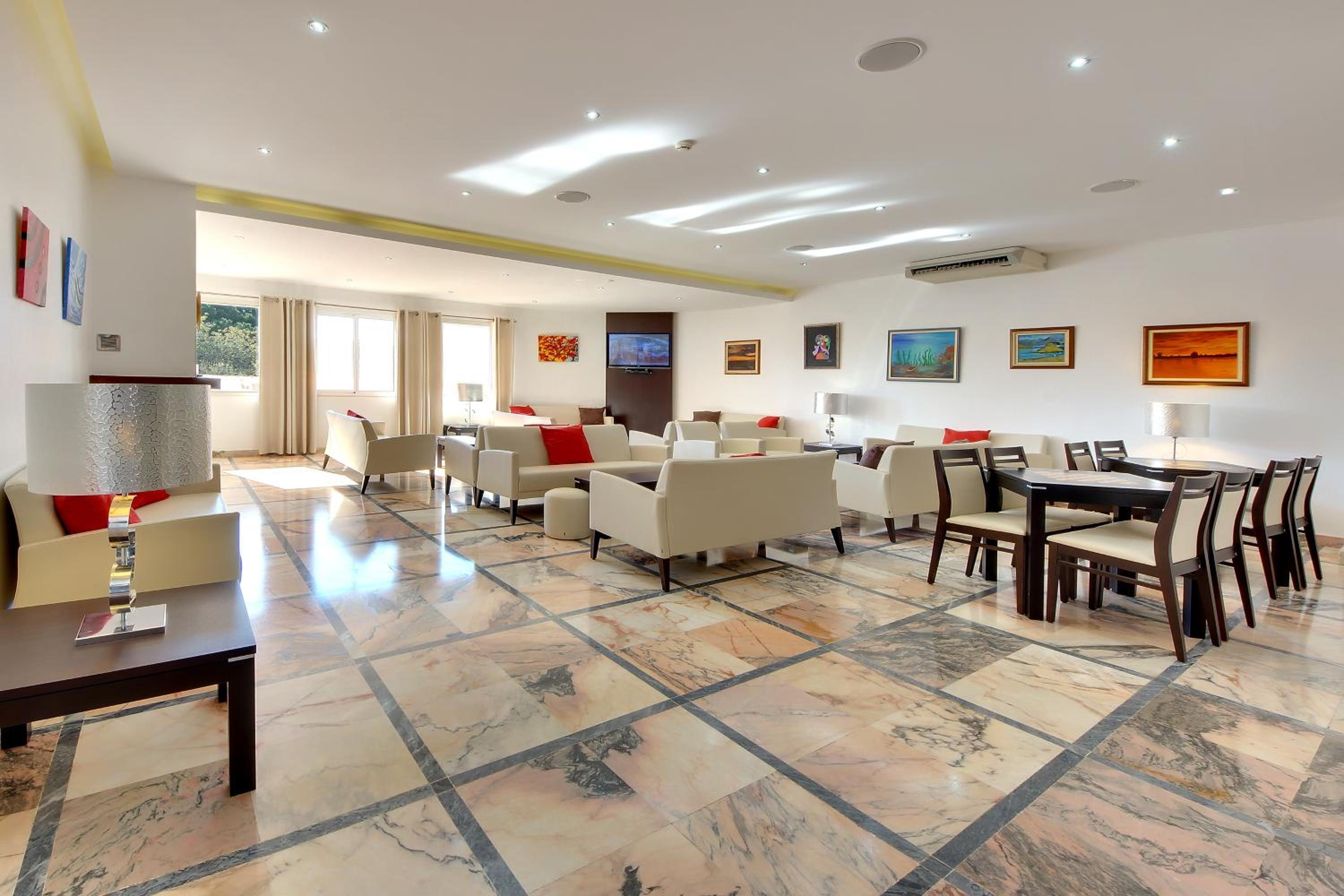 Quarteira Vacations - Zodiaco - Property Image 1