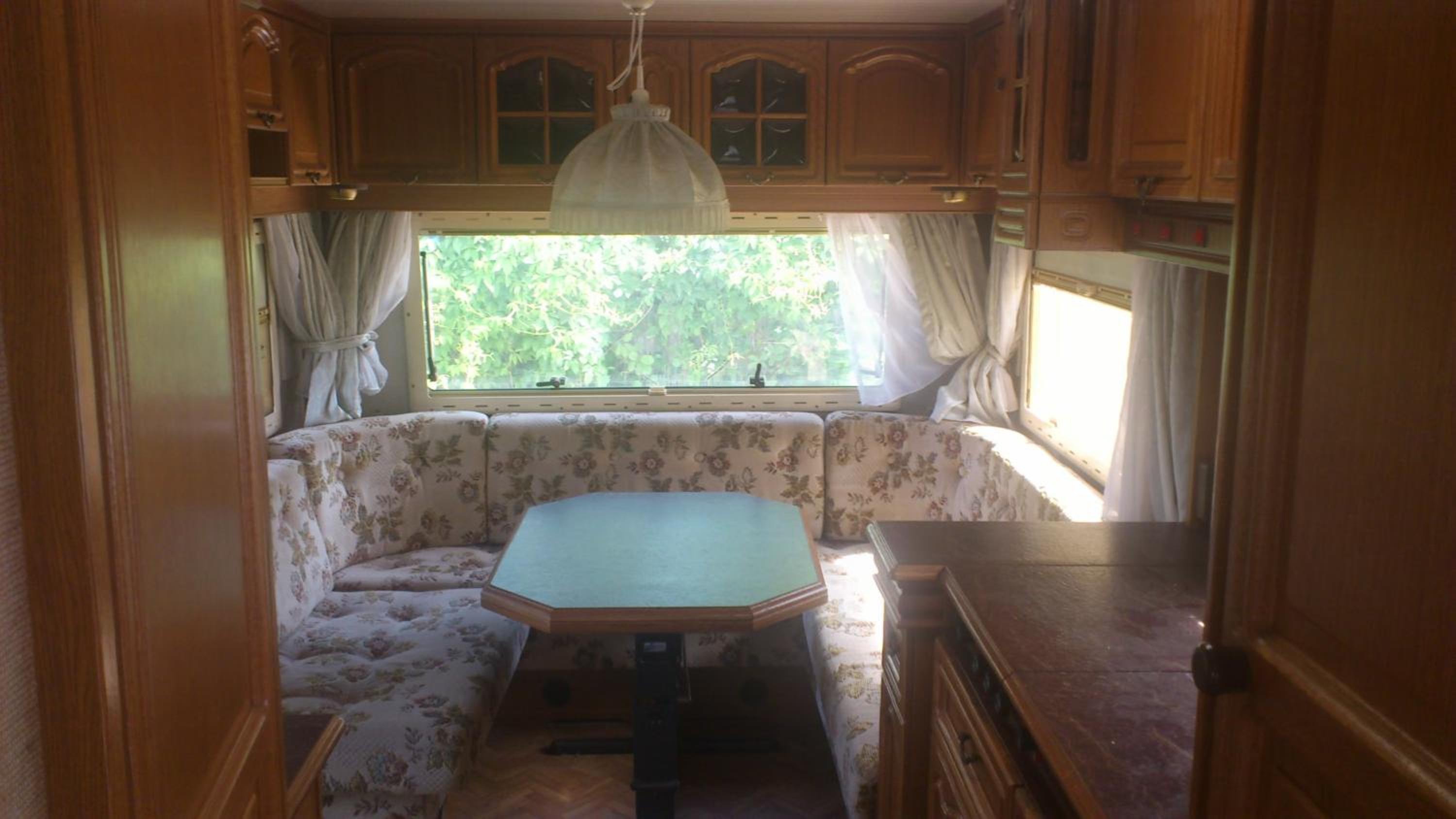 Summer bungalo trailer view 2