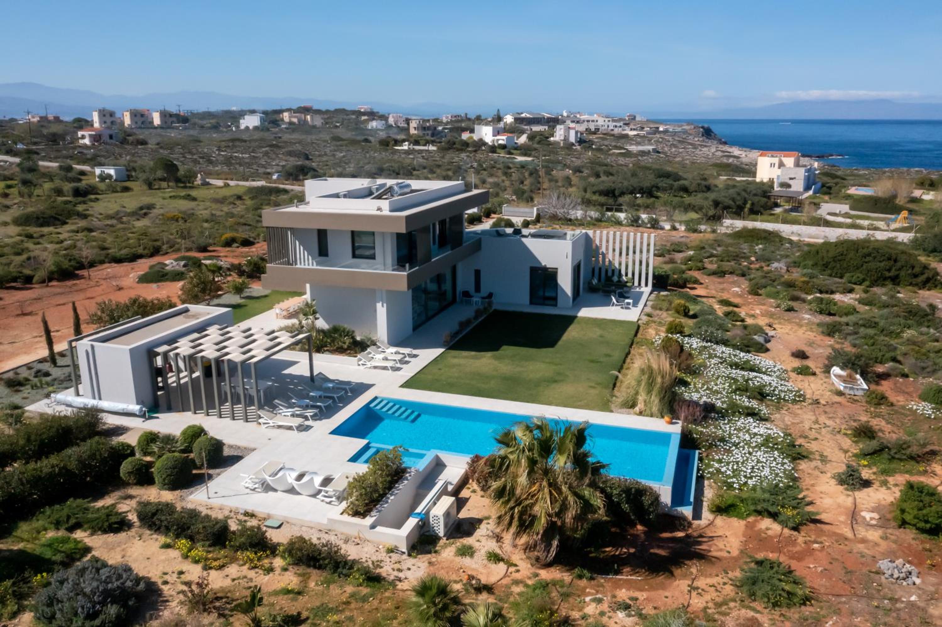 Villa Gardenia, villa de luxe avec piscine à débordement view 2