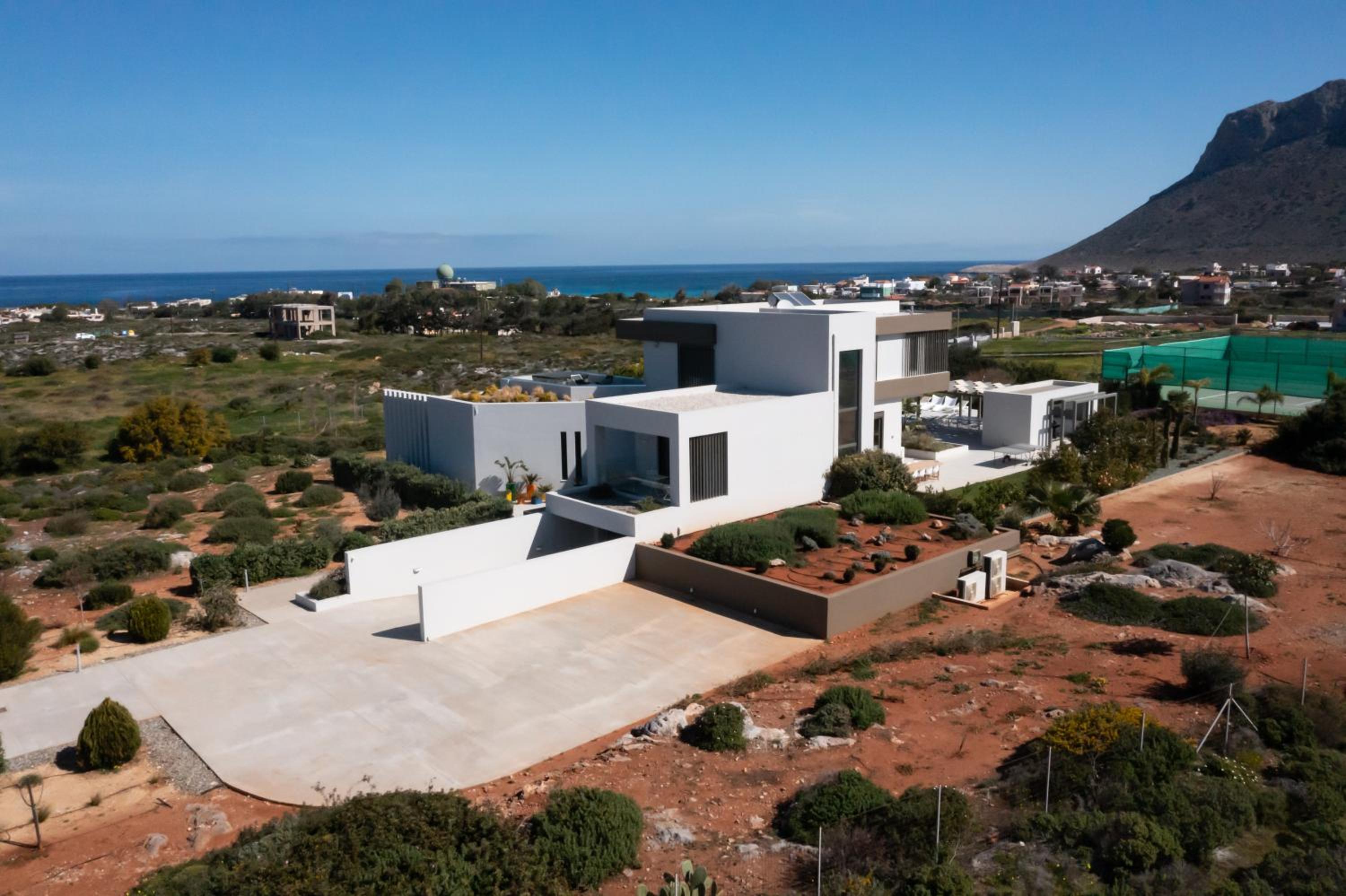 Villa Gardenia, villa de luxe avec piscine à débordement view 4