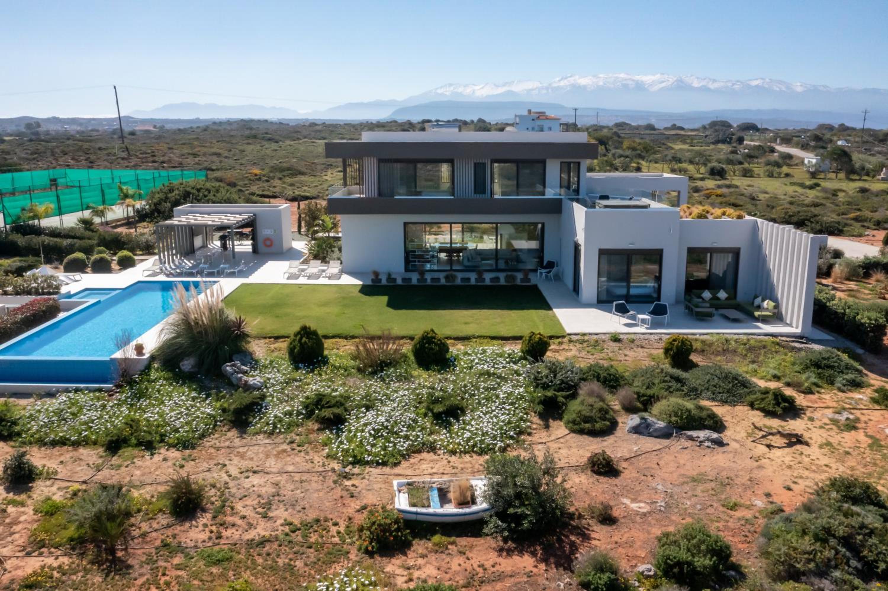 Villa Gardenia, villa de luxe avec piscine à débordement view 3