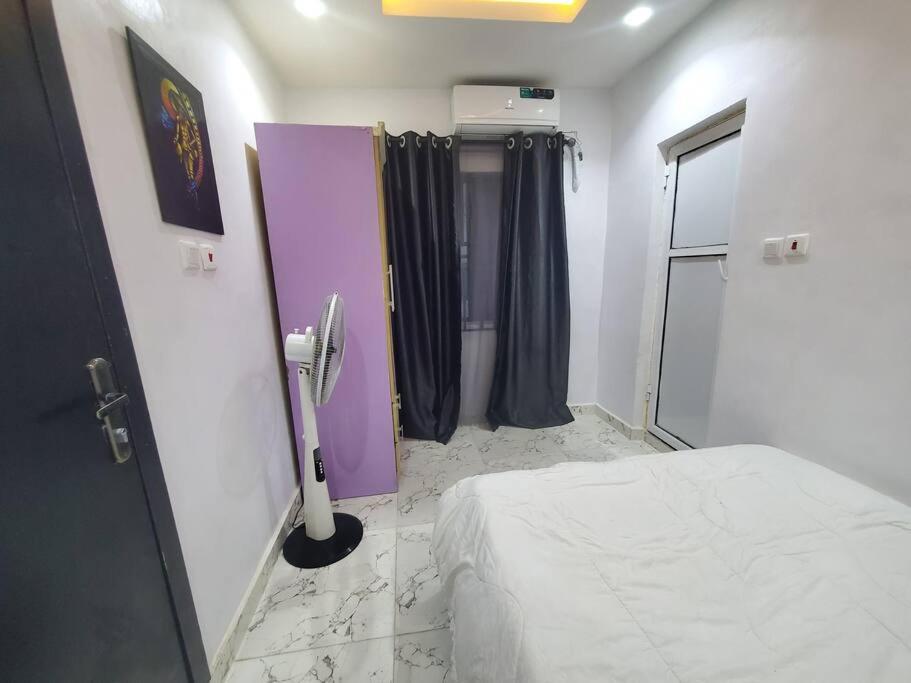 Spacious 2-bed Apt With 24hrs Power+ Unlimited Wi-Fi view 5