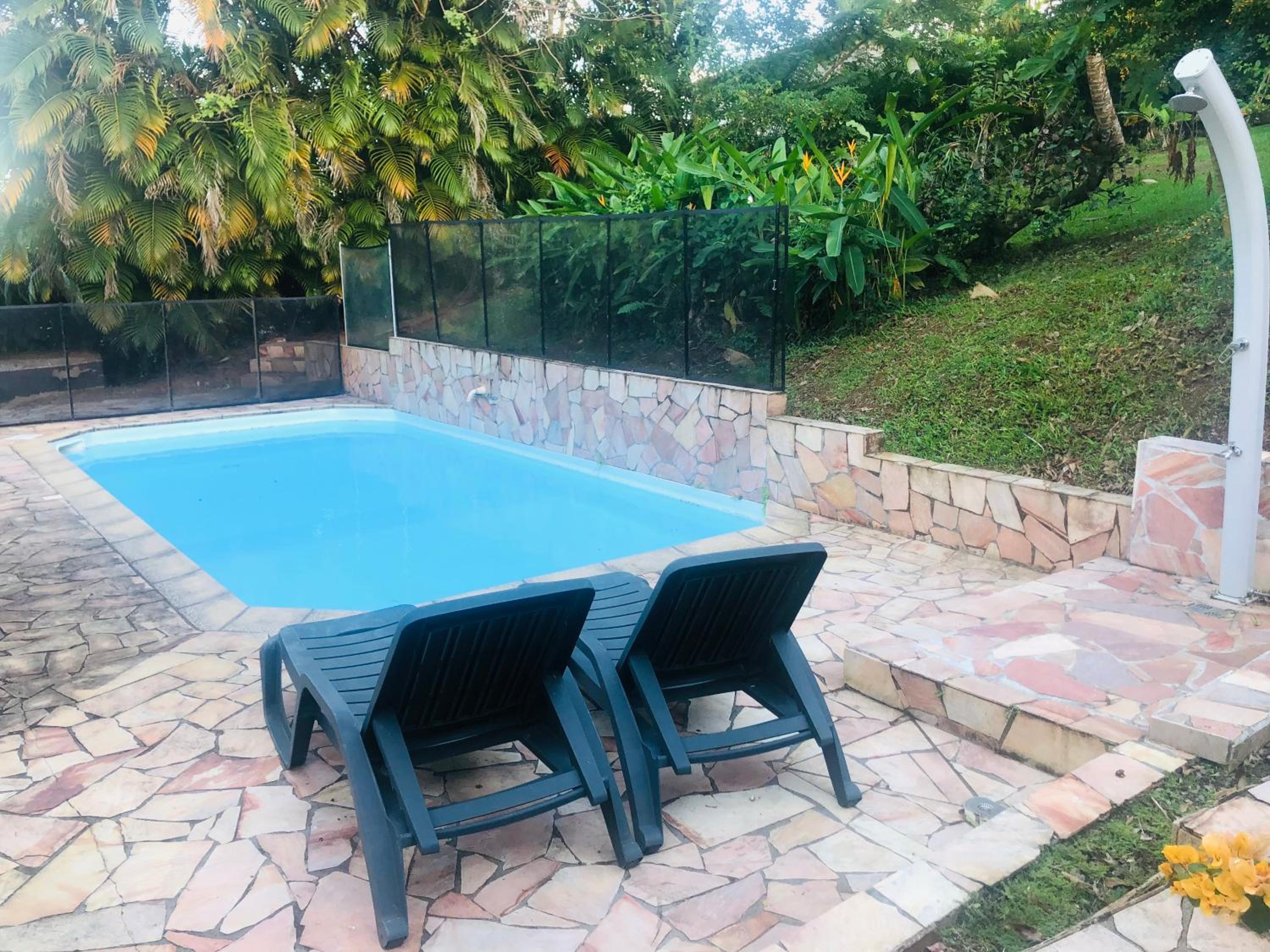 Charmant bungalow avec piscine view 4