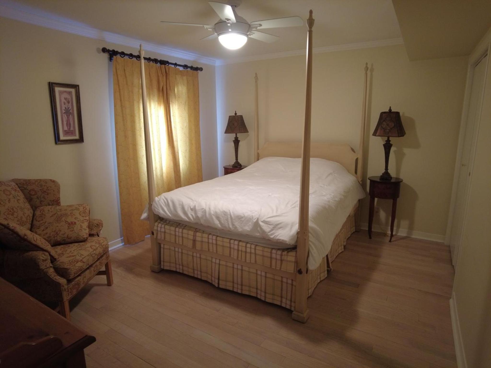 Waterfront Cottage 4 BD with Outdoor Dining, Fire Pite by GLOBALSTAY