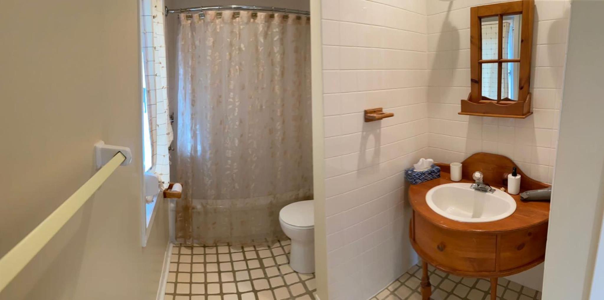 Waterfront Cottage 4 BD with Outdoor Dining, Fire Pite by GLOBALSTAY