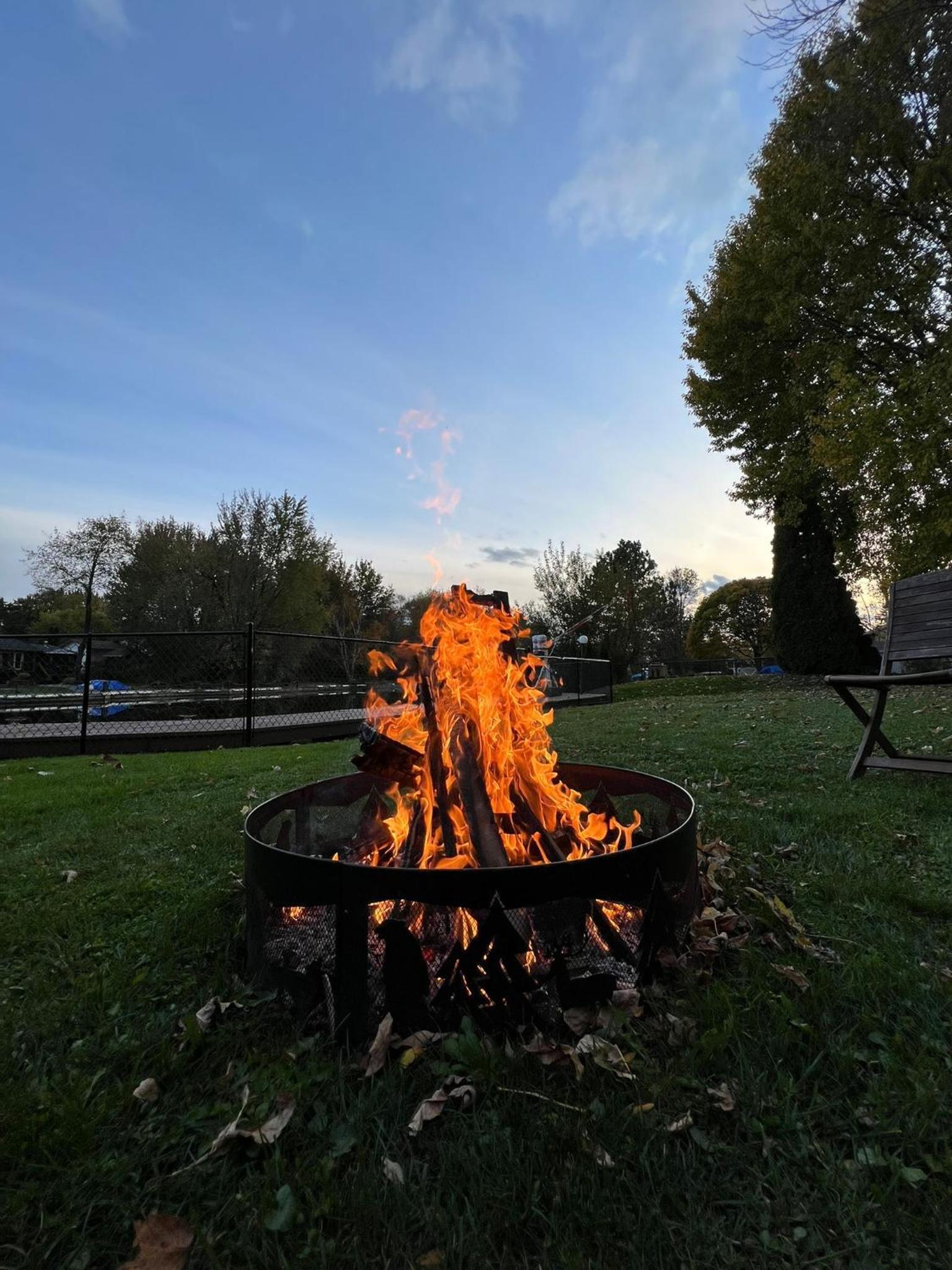 Waterfront Cottage 4 BD with Outdoor Dining, Fire Pite by GLOBALSTAY