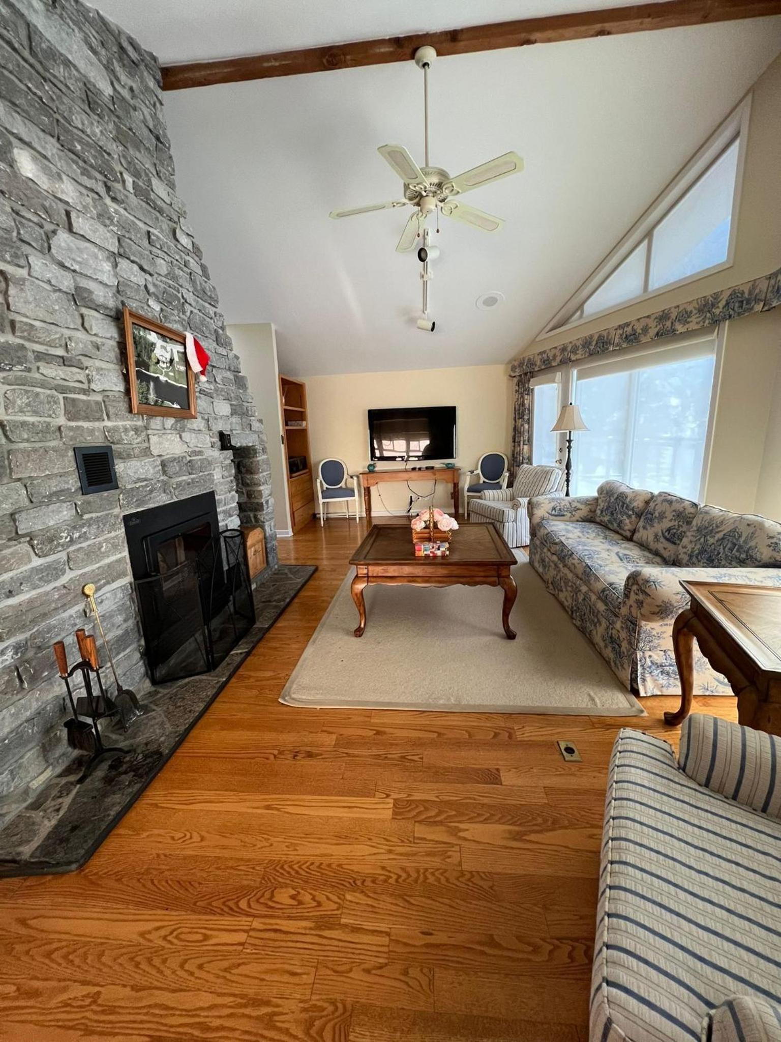 Waterfront Cottage 4 BD with Outdoor Dining, Fire Pite by GLOBALSTAY