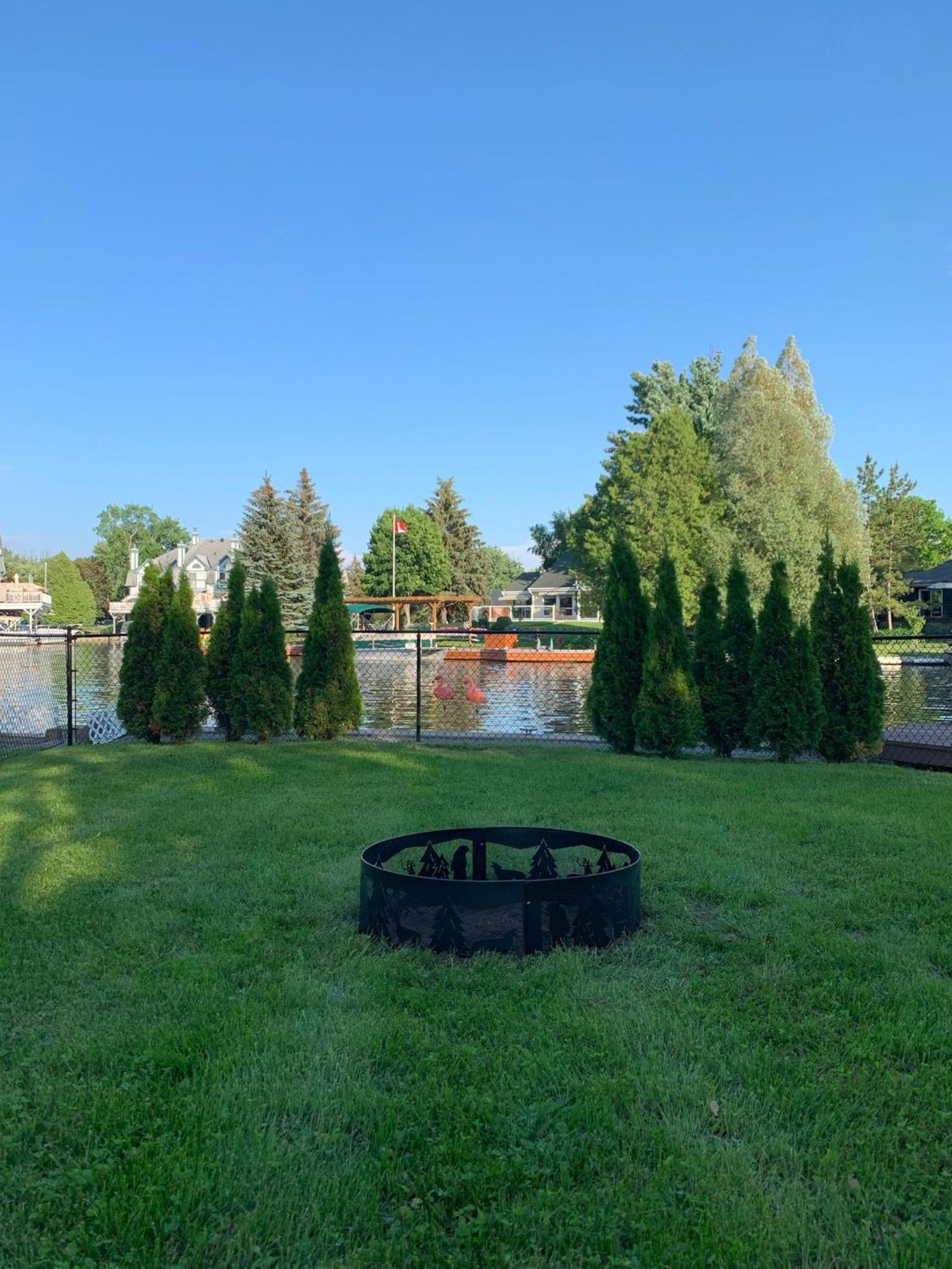 Waterfront Cottage 4 BD with Outdoor Dining, Fire Pite by GLOBALSTAY