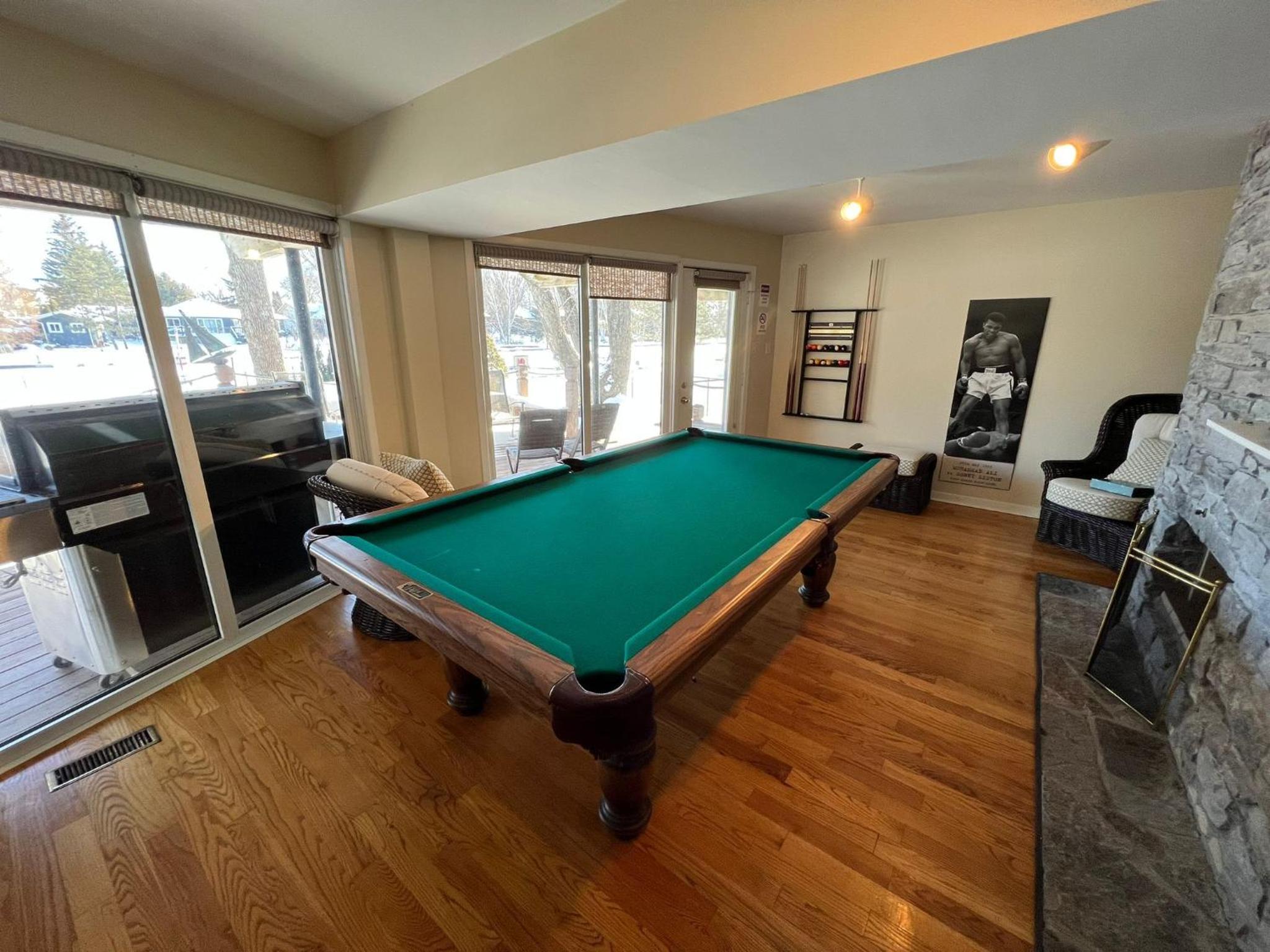 Waterfront Cottage 4 BD with Outdoor Dining, Fire Pite by GLOBALSTAY
